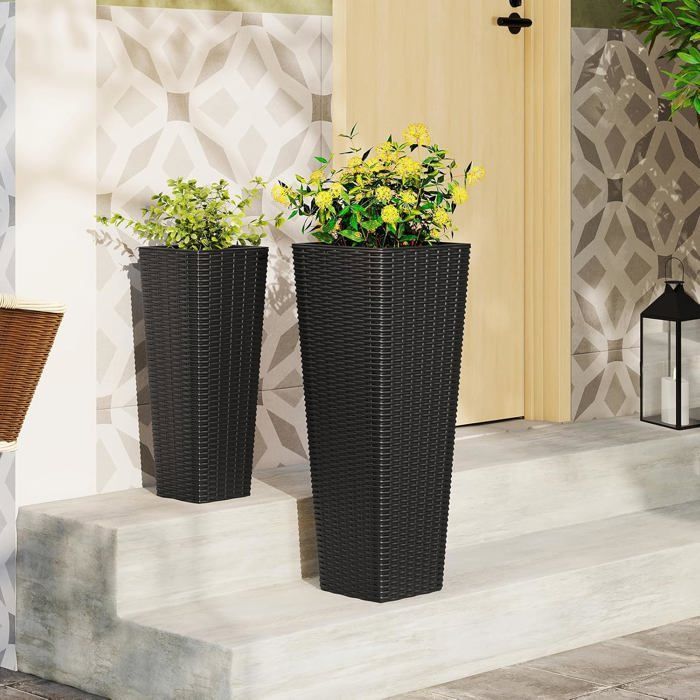 COSTWAY Juego de 2 macetas, bandejas interiores extraíbles, orificios de drenaje, mesa jardinera decorativa de mimbre para verduras en ratán PP, color negro.