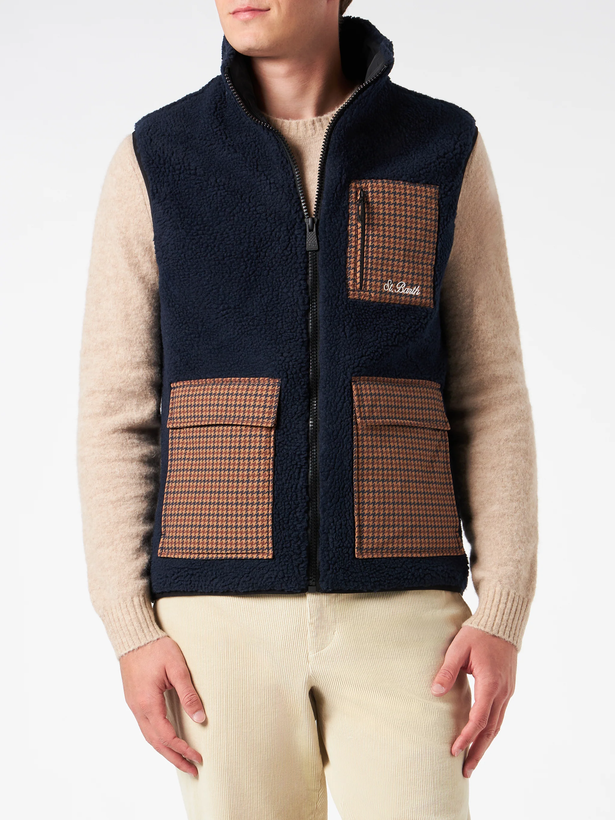 Herenjas van sherpa in blauw met opgestikte zakken en ruitpatroon.