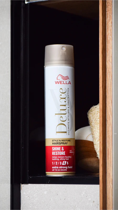 Spray de cabelo Wella Deluxe Shine & Restore com fixação forte e volume