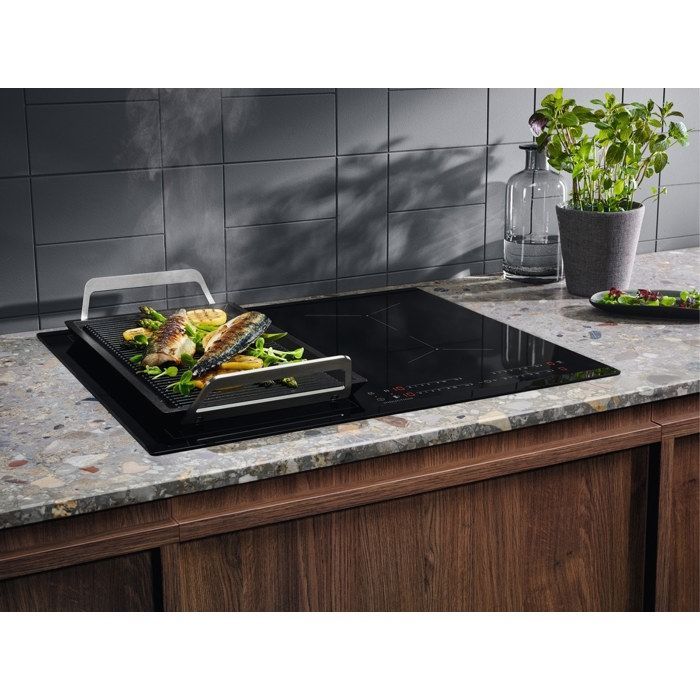 Plaque de cuisson Induction Electrolux Série 600 Flex, 60 cm, Zone Flexible, 4 Foyers, Installation facile Optifix™, Y63IV443 Noir