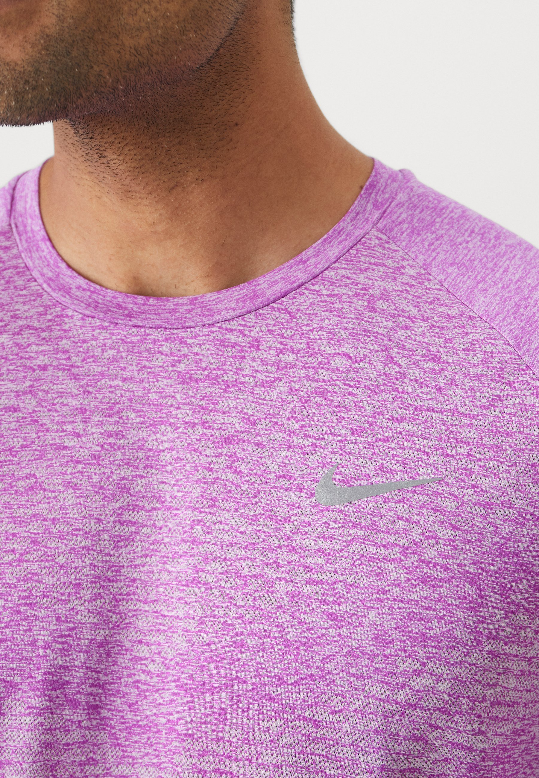 Nike Performance STRIDE TOP - Sport T-shirt - felpaars