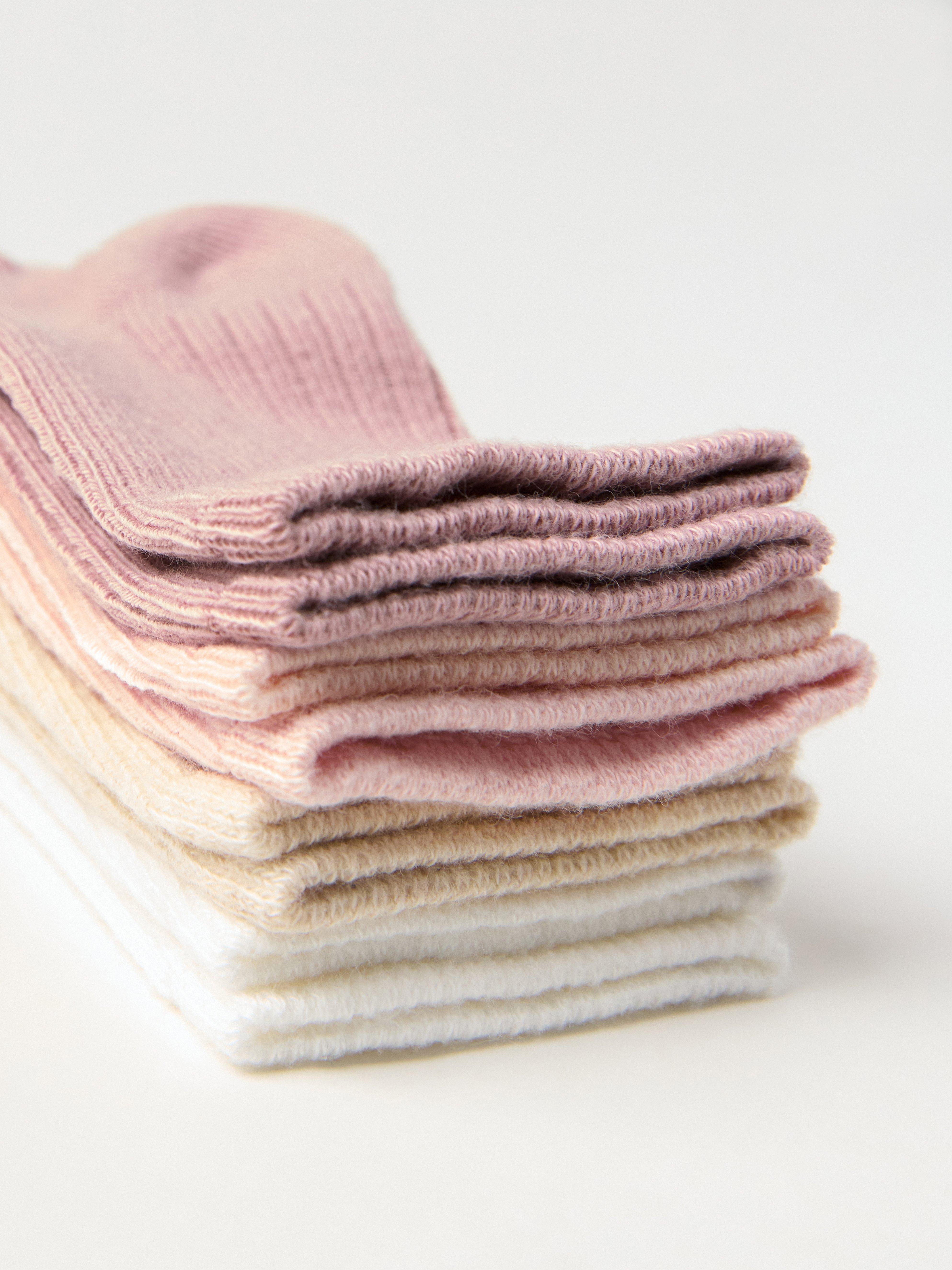 Pacote com 4 pares de meias caneladas rosa claro