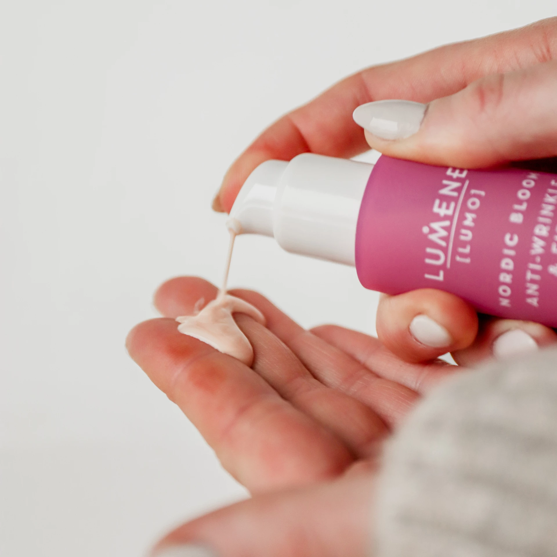 Ser hidratant antirid și fermitate Nordic Bloom în formă de V 30 ml - Lumene