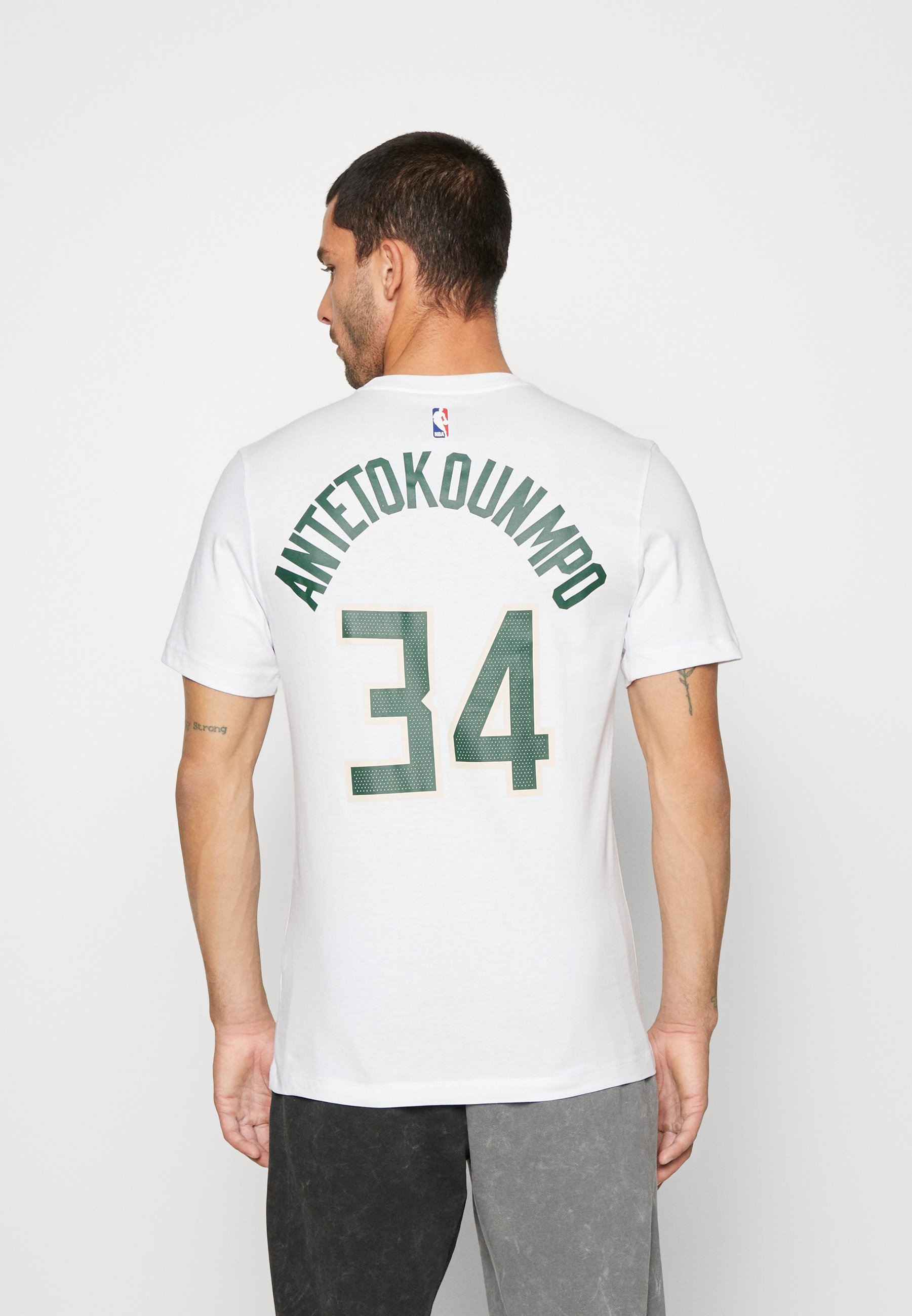 Nike Performance NBA GIANNIS ANTETOKOUNMPO MILWAUKEE BUCKS NAME AND NUMBER TEE - Tričko s potiskem - white/antetokounmpo