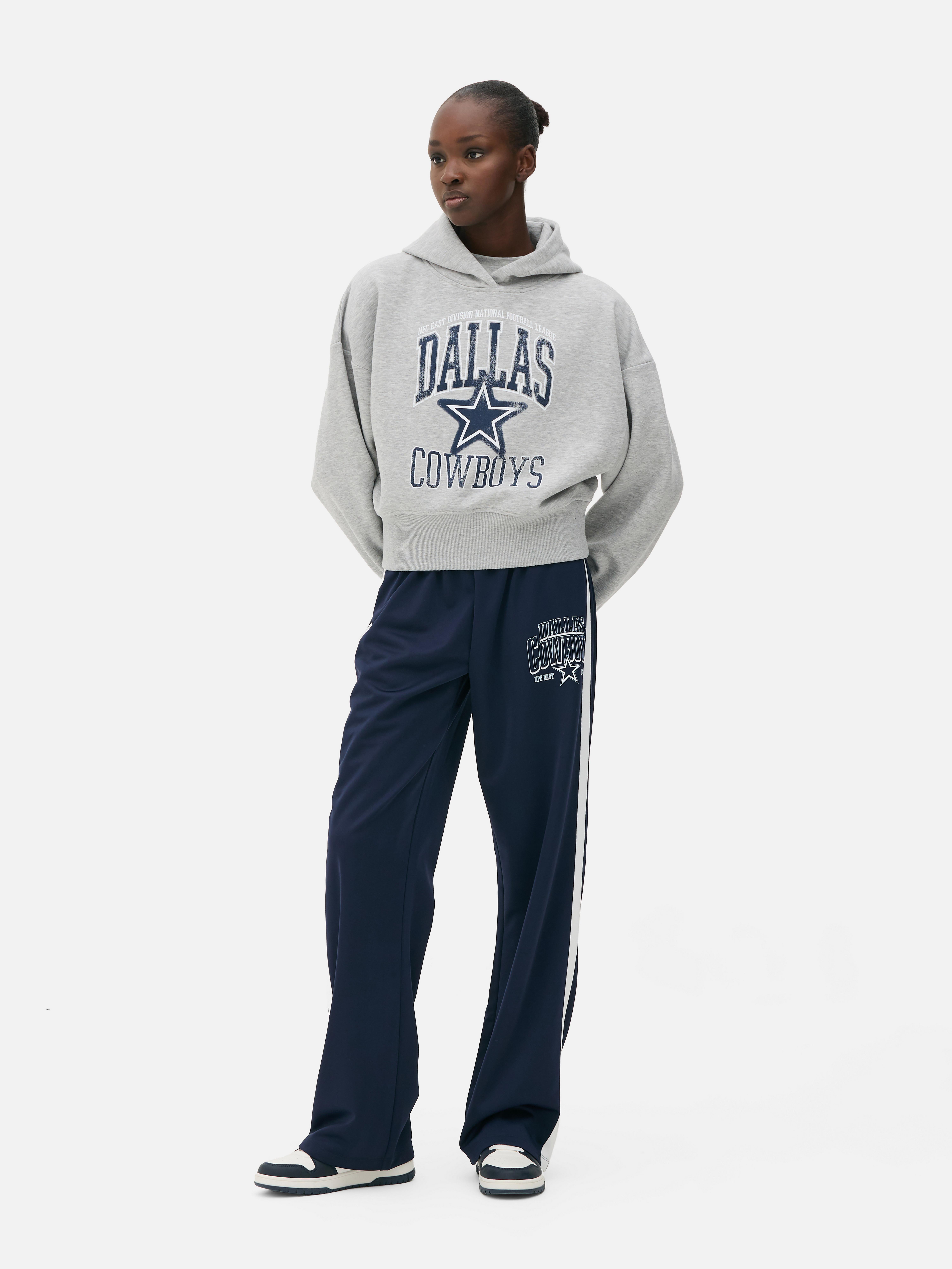 Hanorac cu imprimeu NFL Dallas Cowboys. Hanorac cu umeri căzuți, manșete cu nervuri și emblemă Dallas Cowboys.