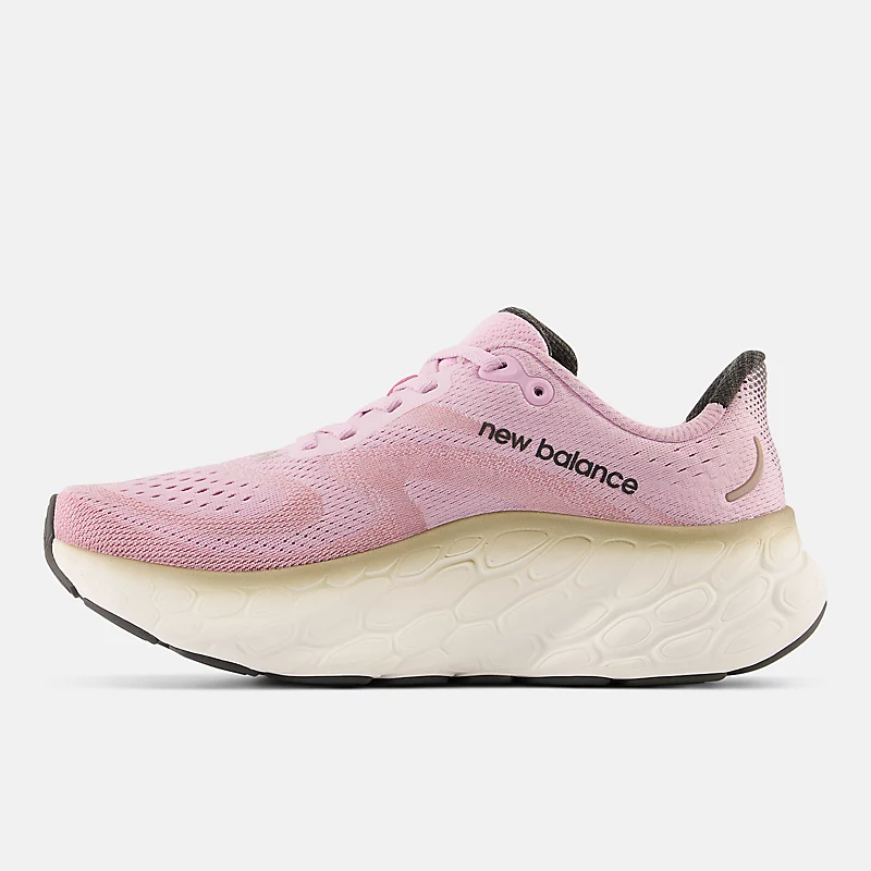 Fresh Foam X More v4 für Damen – Lilac Cloud mit schwarzem Rand und hellgoldener Metallic-Lackierung