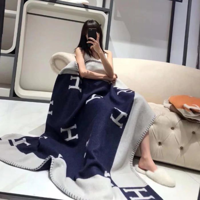 Luxury blanket for sofa and bed, cozy winter blanket, extra warm, 130 x 180 cm, khaki multicolor