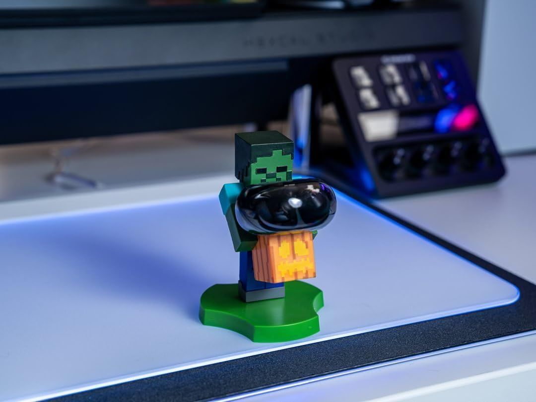Minecraft Zombie Figurine - EXQUISITE GAMING - Cable Guys - Headphone, smartphone, or small accessory holder - 11 cm