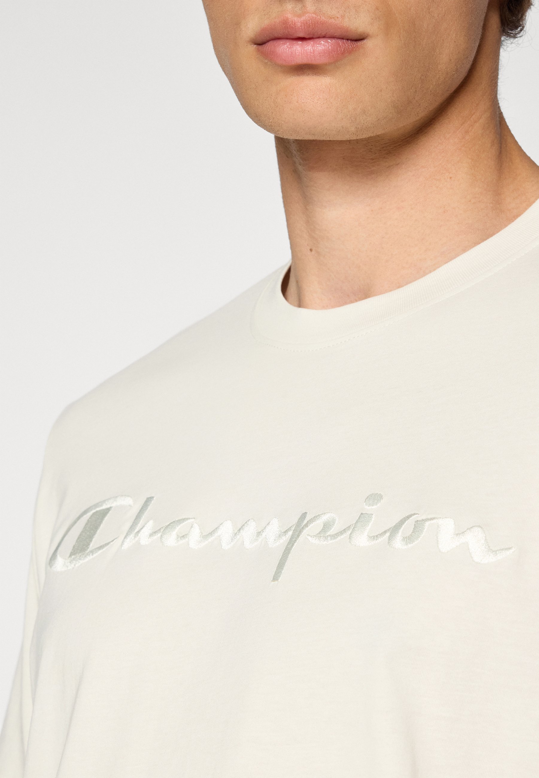 Champion ICONS TONAL CREWNECK CON LOGO GRANDE - T-shirt stampata - beige