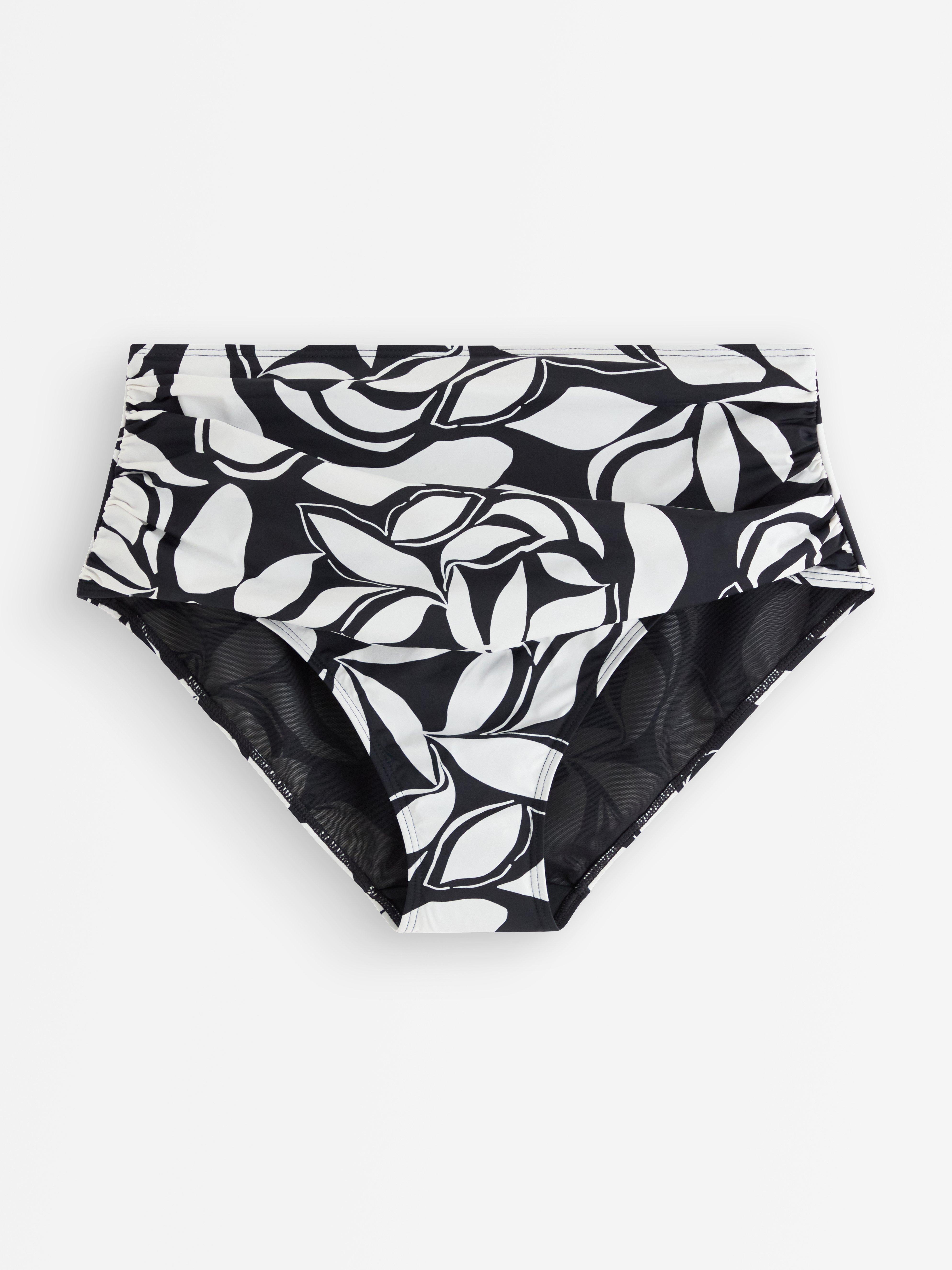 Braguita de bikini moldeadora de talle alto, color blanco claro.