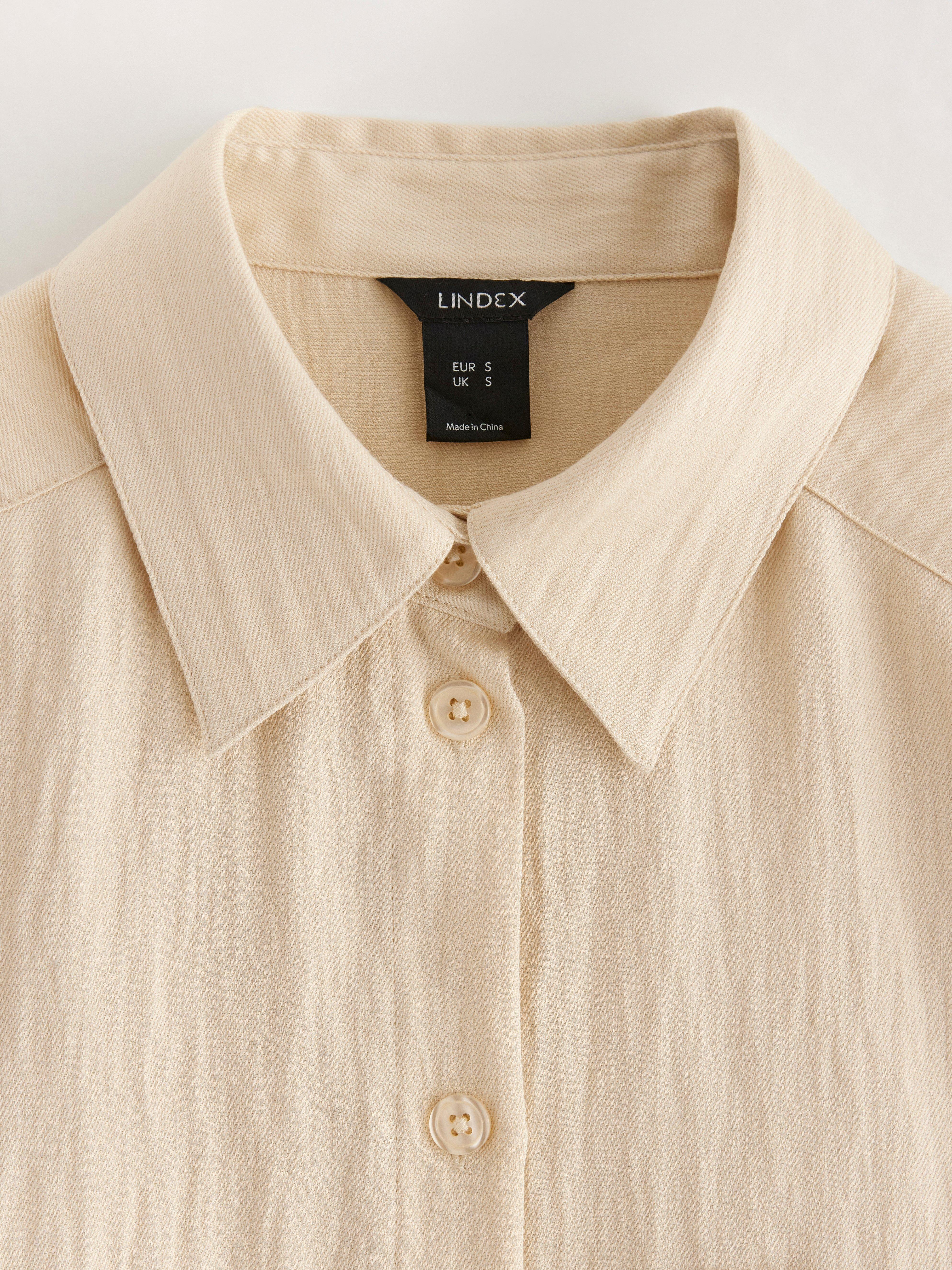 Camisa de manga larga color beige claro