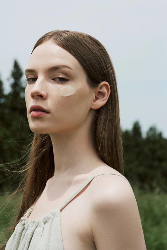 SKIN1004 Opaľovací krém s pupočníkom madagaskarským a čajom Trica Super ľahký opaľovací krém SPF 50+