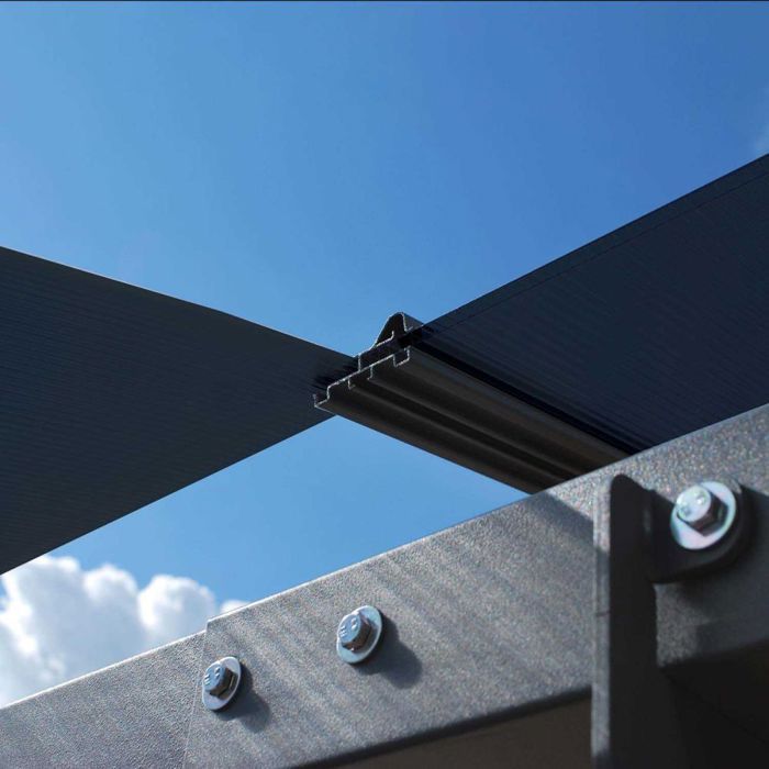 Cochera Alpine de 4,35 x 3,52 m de aluminio y policarbonato para autocaravanas.