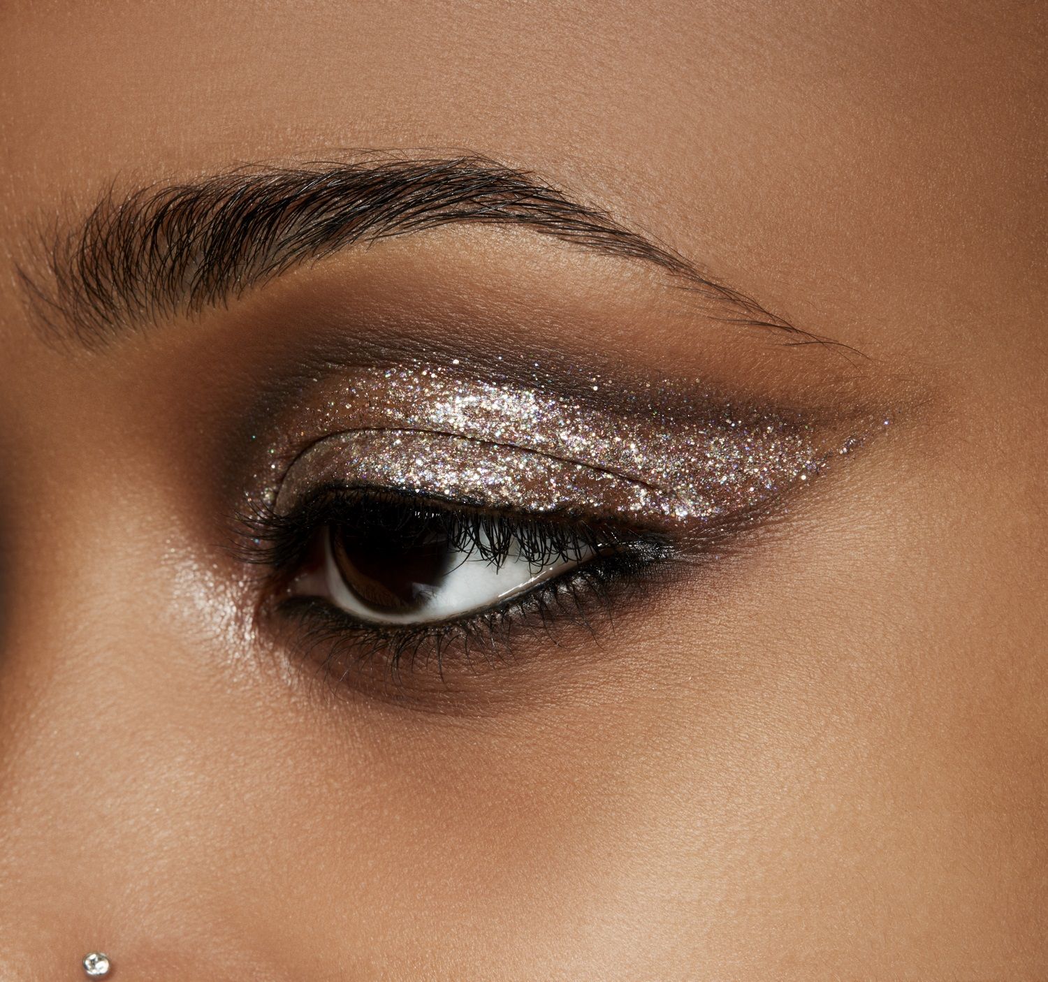 „Dazzleshadow“ skysti akių šešėliai Prabangūs akių šešėliai