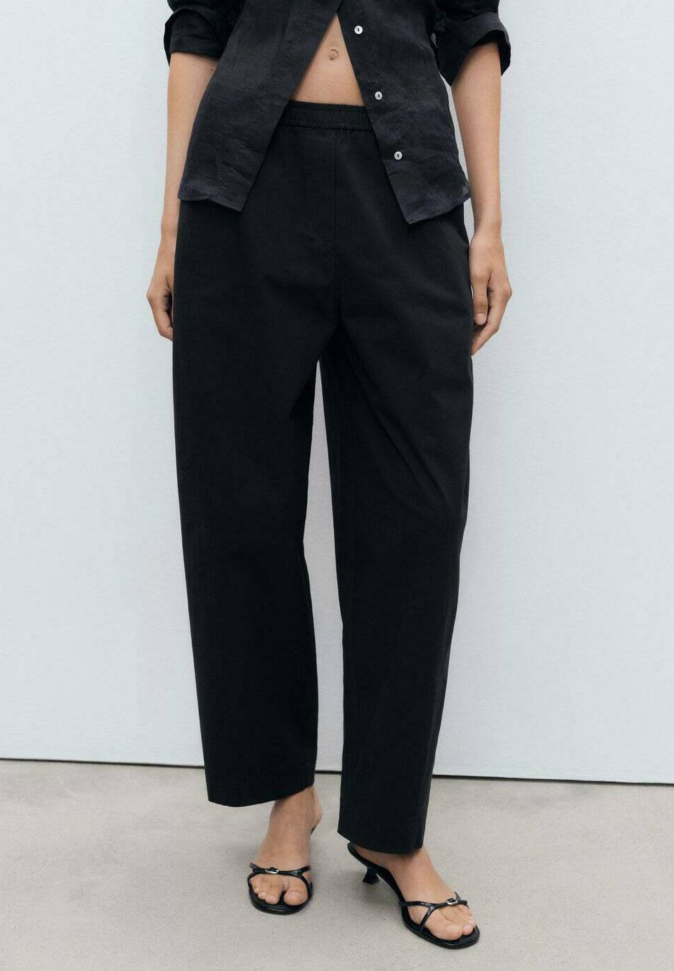 Mango PAPER - Pantaloni - neri