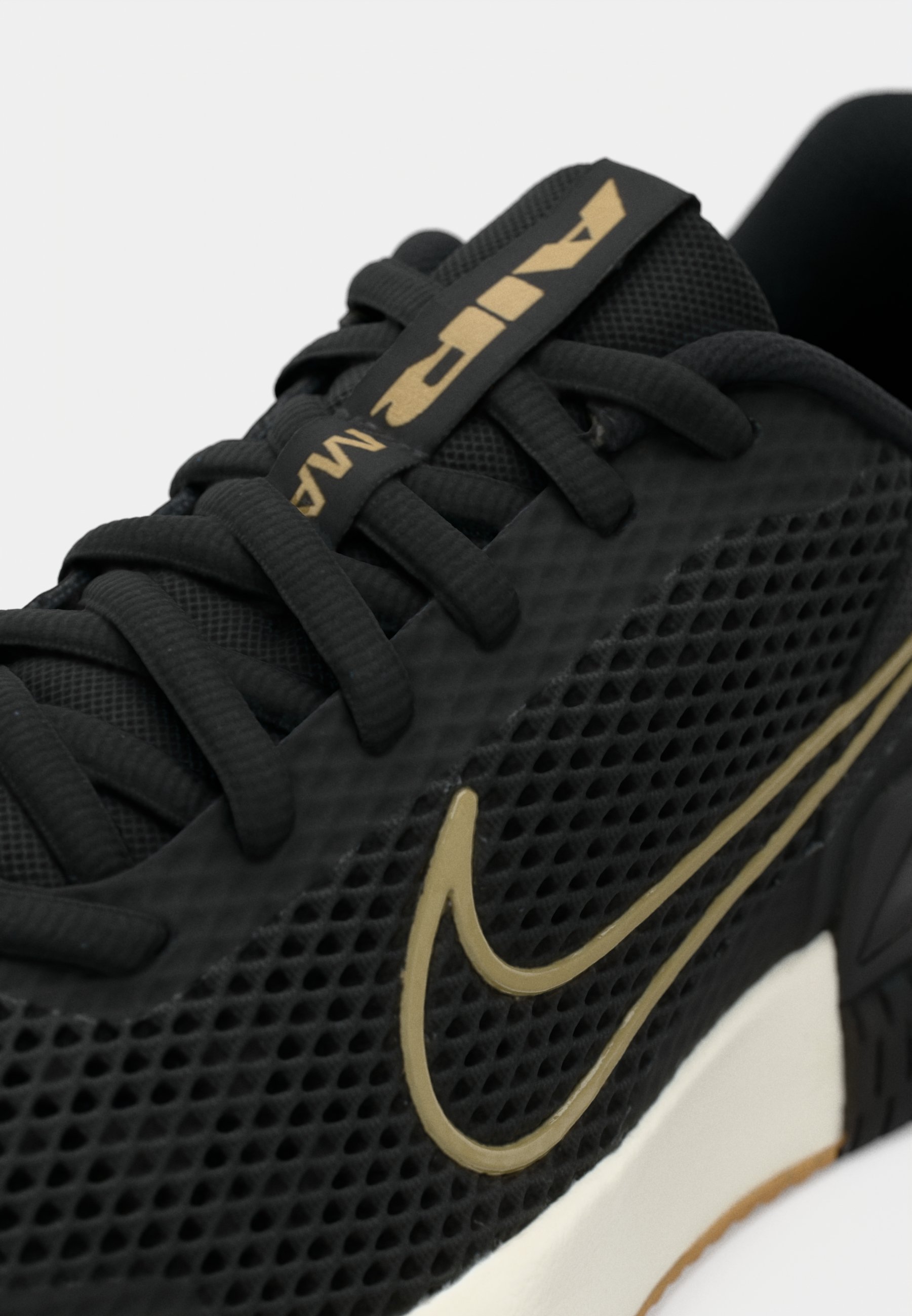 Nike Performance AIR MAX ALPHA 6 - Chaussure d'entraînement - noir/beige parachute/voile/marron clair