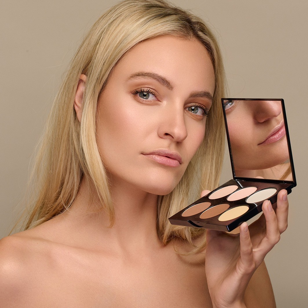 LEPOTNI set ličil Paleta za konturiranje Forever Young - 16 gramov