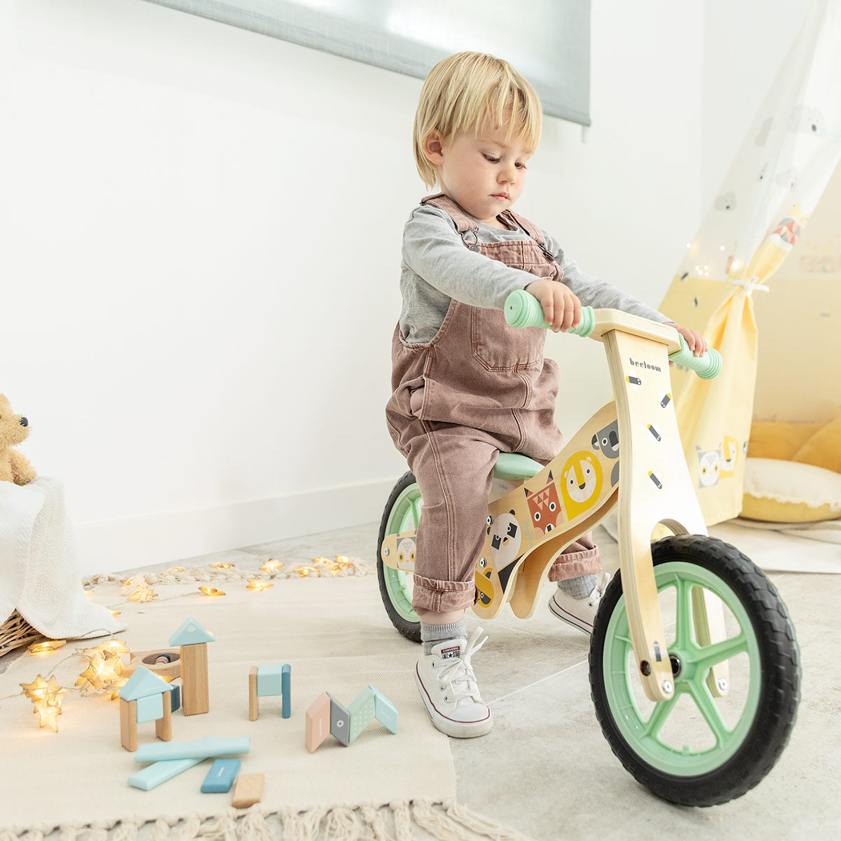 Beeloom Wooden Pedal-Free Bike with Adjustable Seat