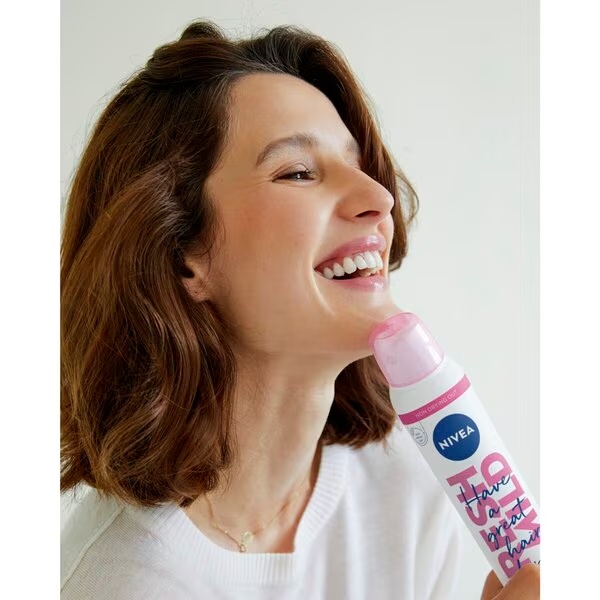 NIVEA Fresh Revive 3-у-1 суви шампон за тамноплаву косу<br>200ml