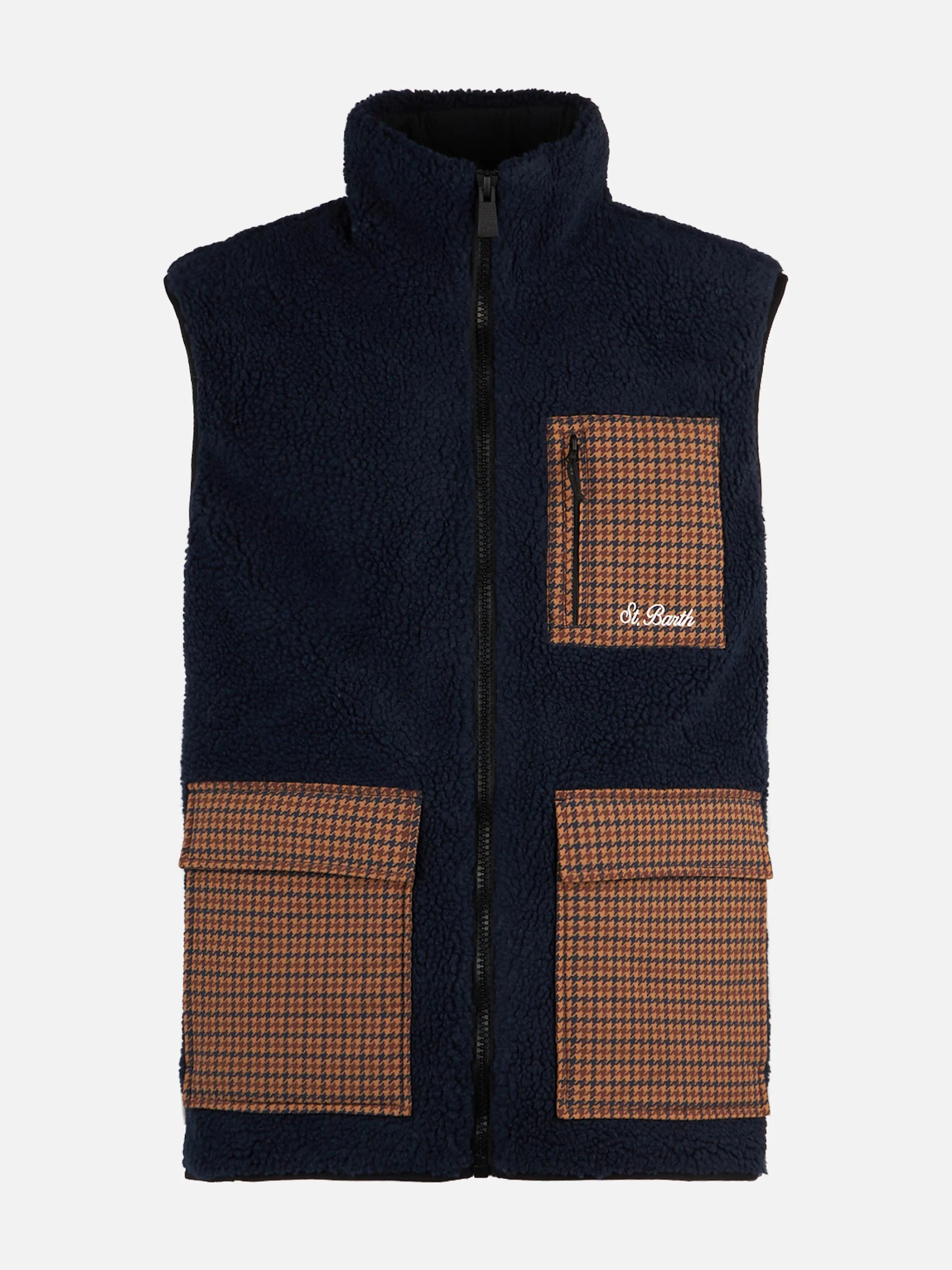Blaue Sherpa-Jacke für Herren mit aufgesetzten Taschen und Karomuster