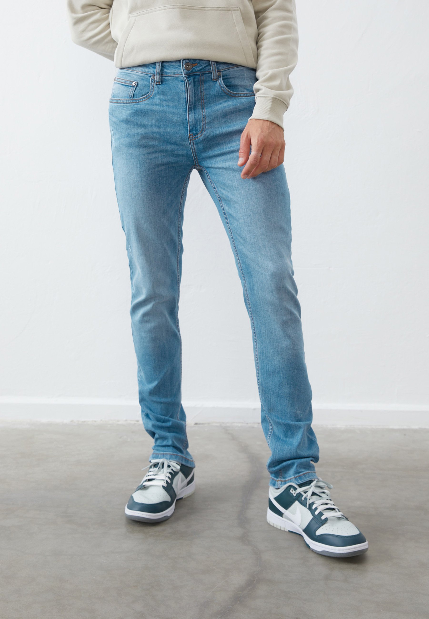 Jeans Pier One coupe skinny - denim délavé