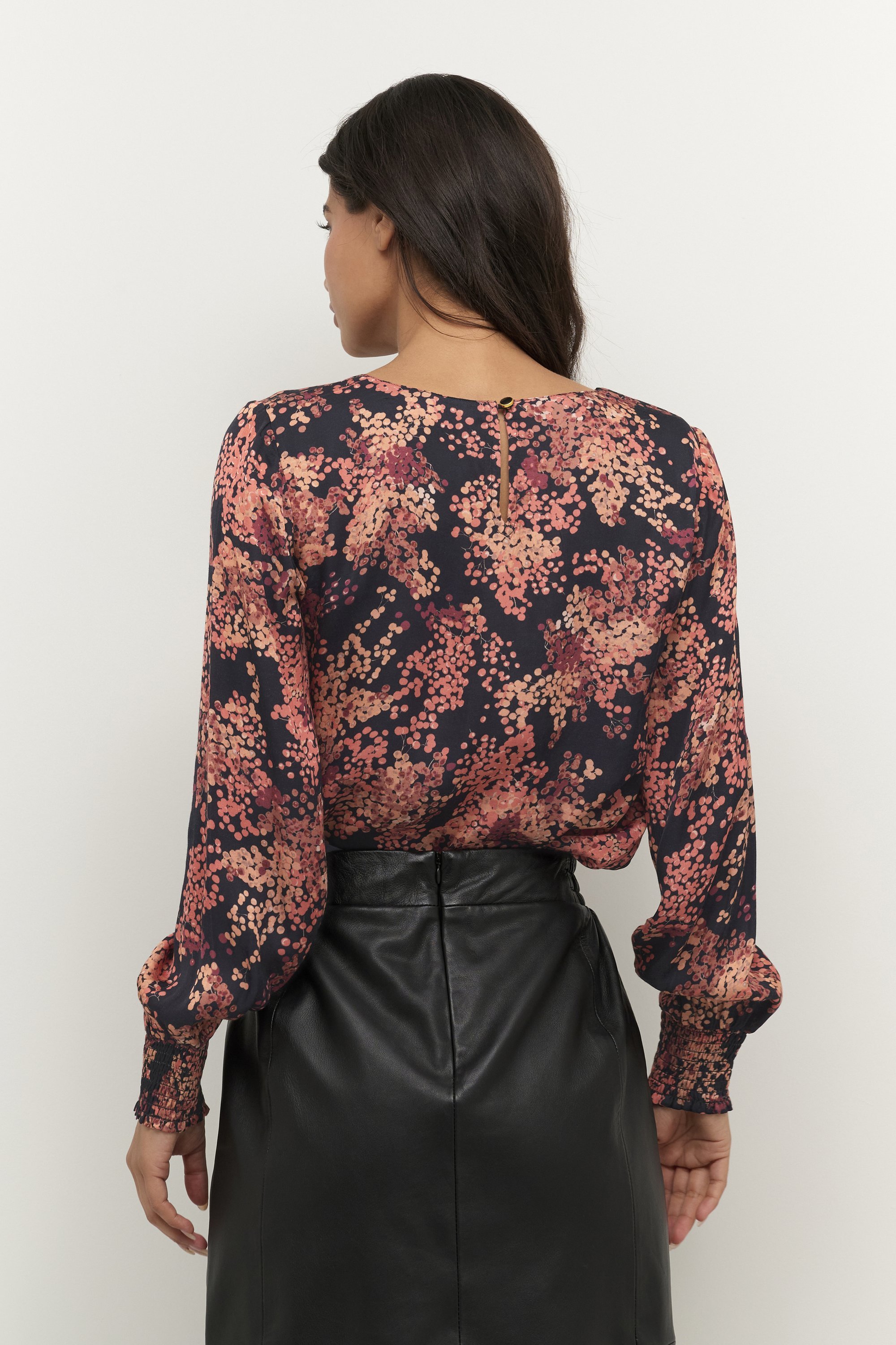 Kaffe BP JANETTE TUNIEK MET LANGE MOUWEN - Blouse - zwart met rode bessentinten