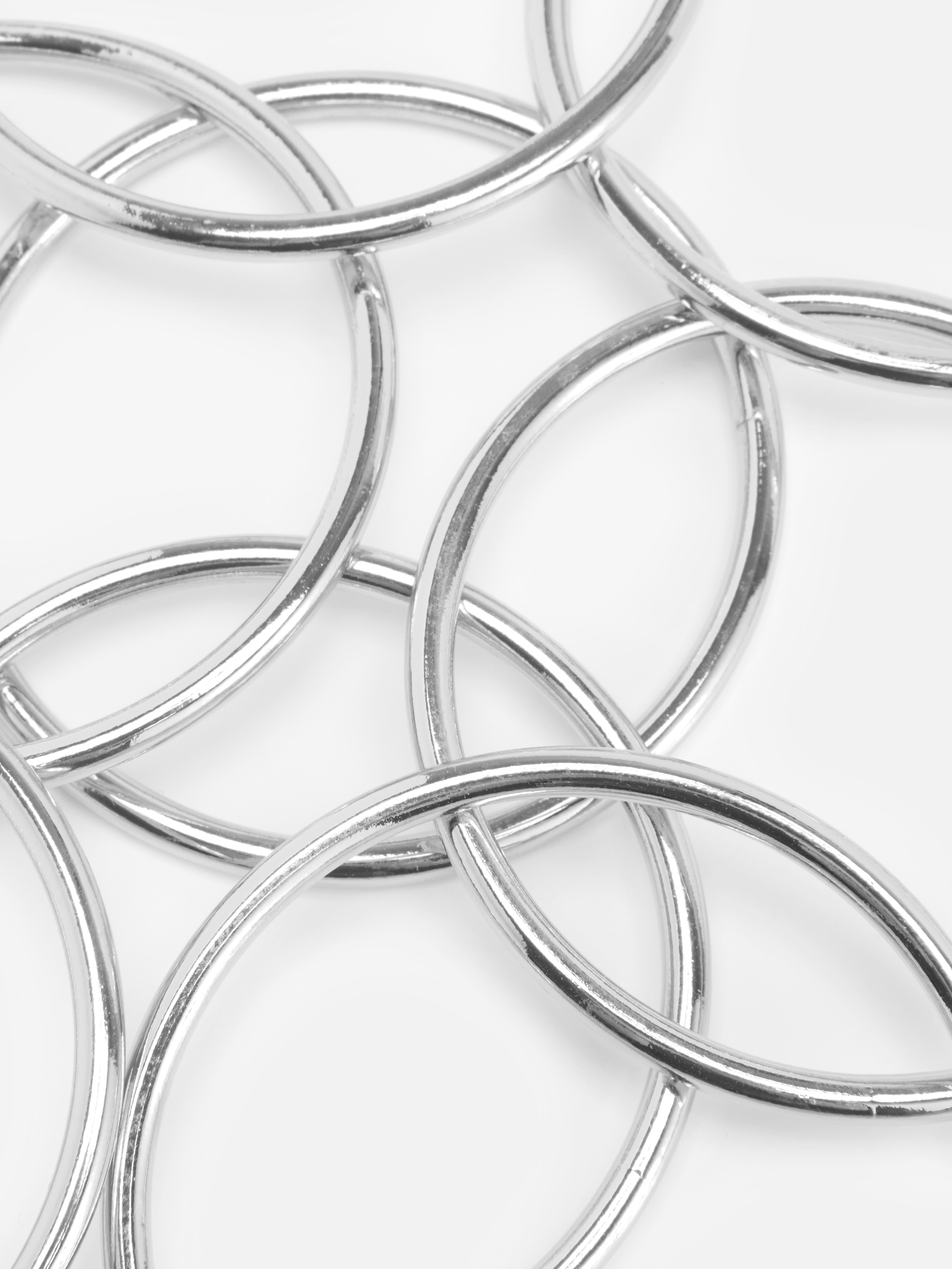 I bracciali in metallo, set da 8 pezzi, sono tornati! Accoglili con questo set metallico da otto pezzi.