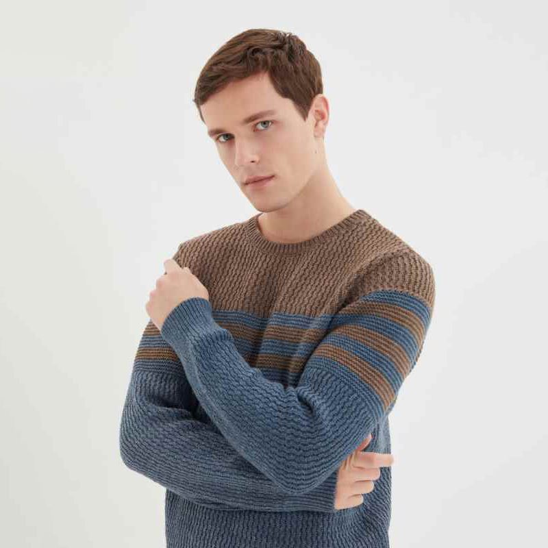 Męski sweter z dzianiny o dopasowanym kroju z klapami w stylu rowerowym