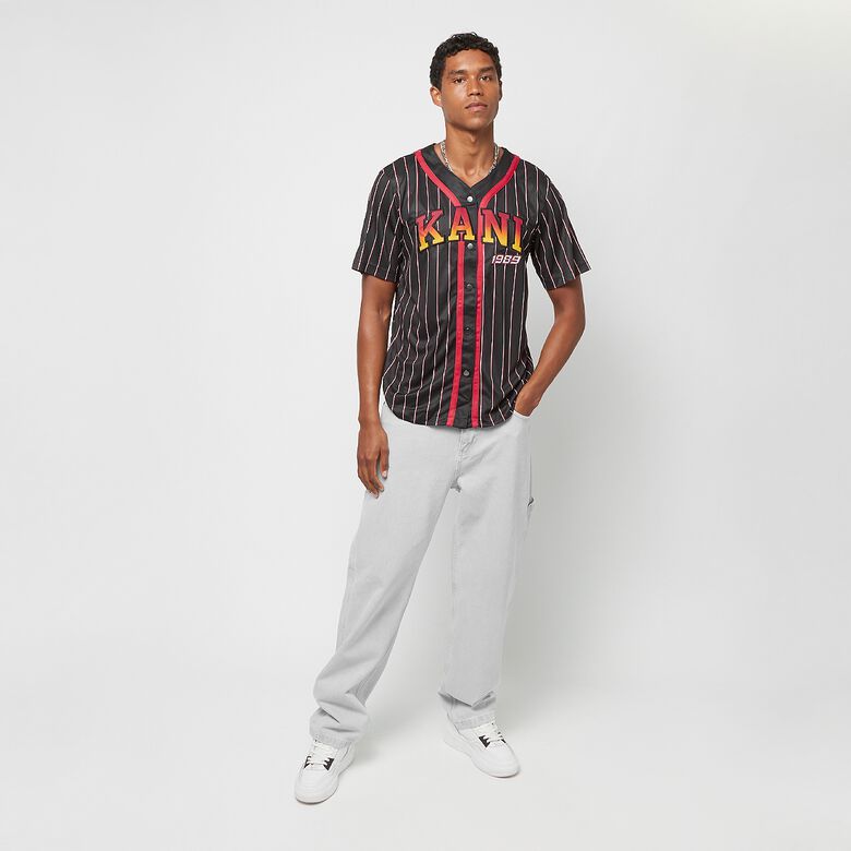 Camisa de béisbol con rayas finas y serif