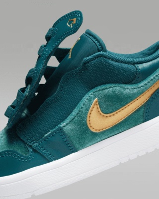 Jordan 1 Low Alt SE Younger Kids' Shoes