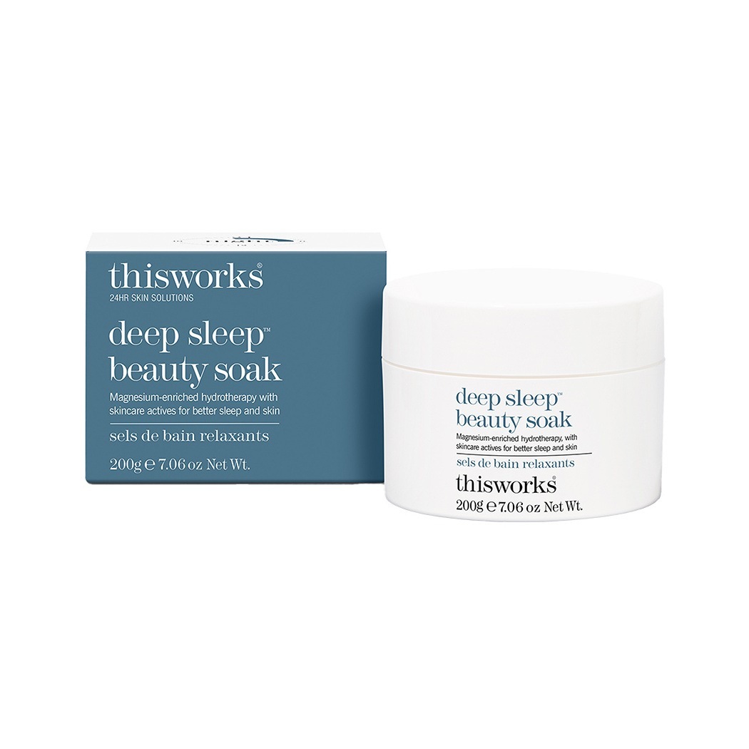 This Works Bade- und Duschprodukt dziļā miega skaistuma mērcēšanas līdzeklis - 200 g