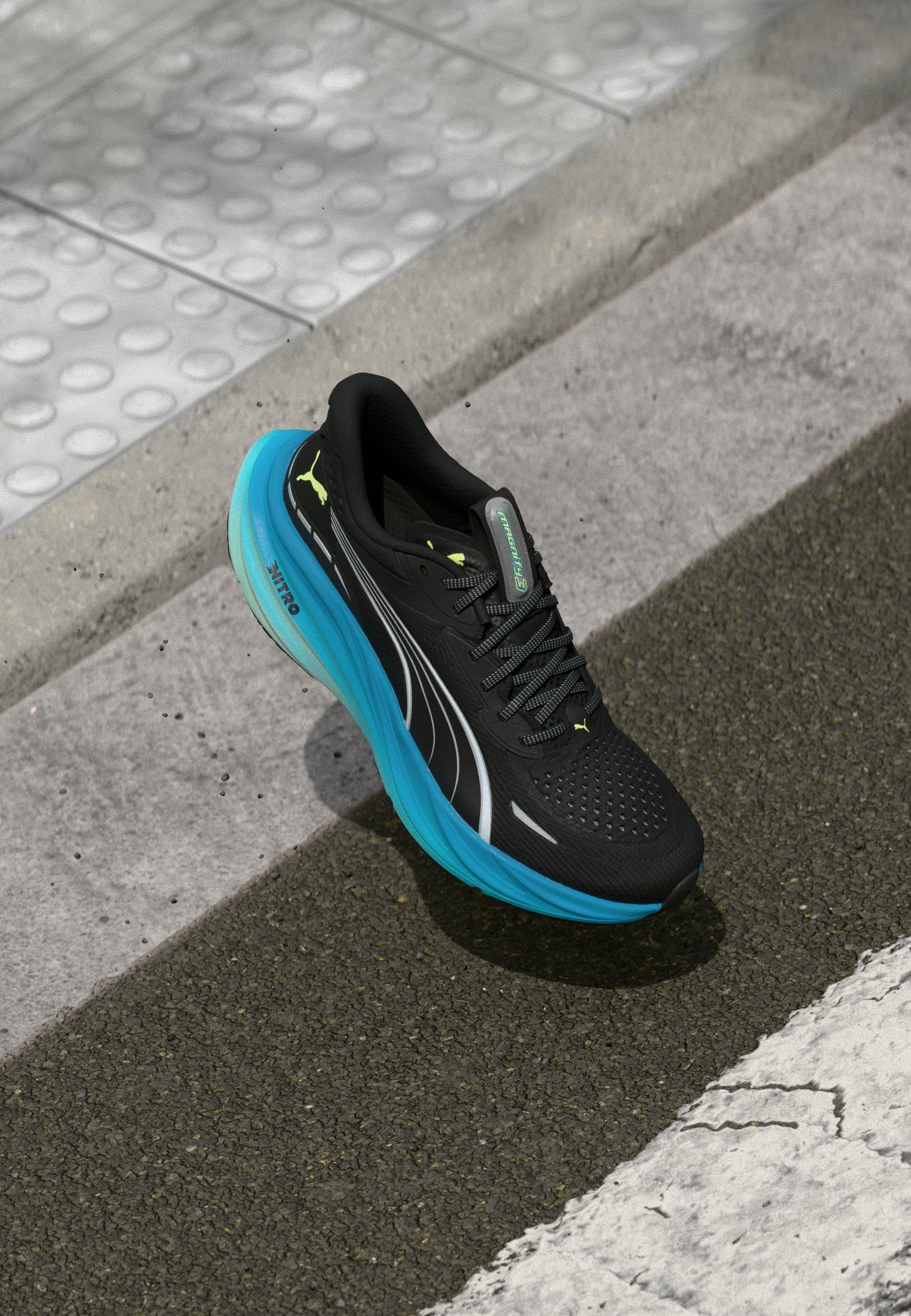 Puma MAGNIFY NITRO 3 - Scarpe da corsa su strada - nero/blu velocità