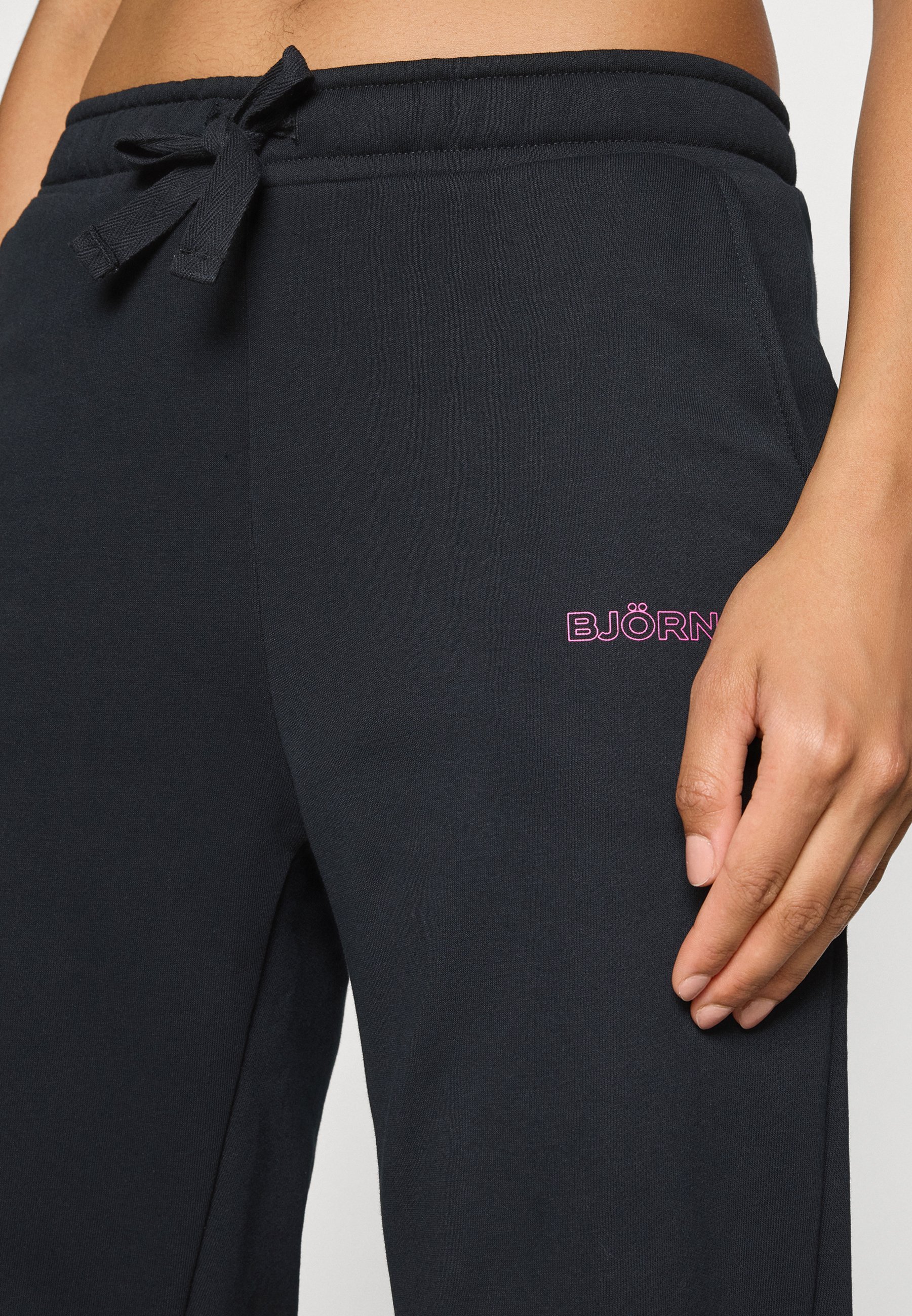 Björn Borg ESSENTIAL SWEATPANTS - Teplákové nohavice - black beauty