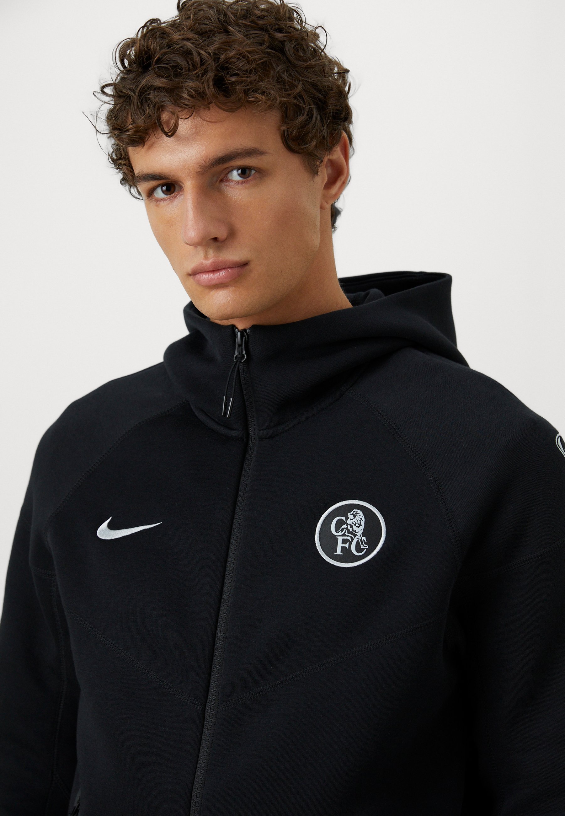 Nike Performance CHELSEA FC TECH WINDRUNNER - Abbigliamento da club - nero/argento campo