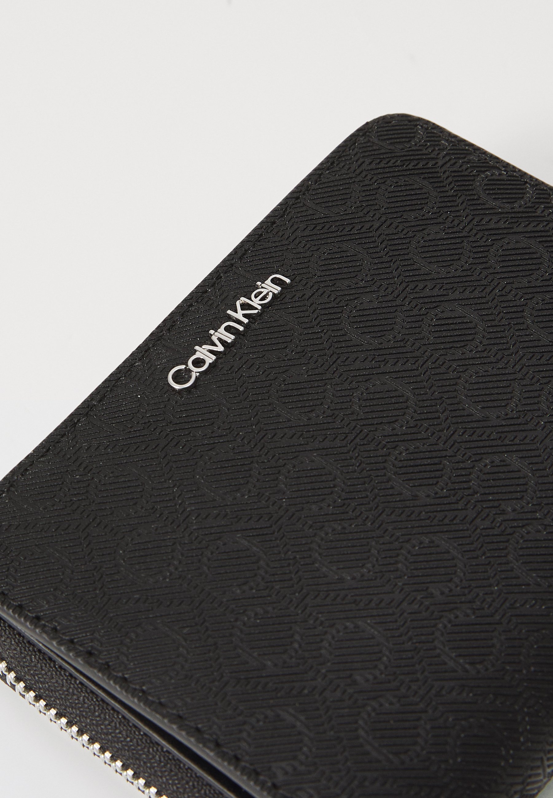 Calvin Klein MUST ZIP AROUND FLAP - Peněženka - black