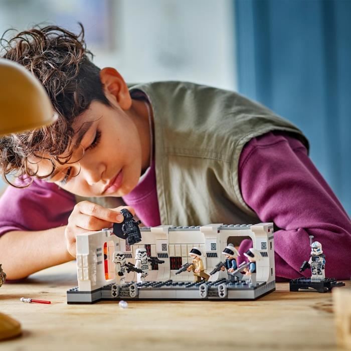 LEGO® Star Wars 75387 Tantive IV:n kyytiin nousu, rakennuslelu, ajoneuvo