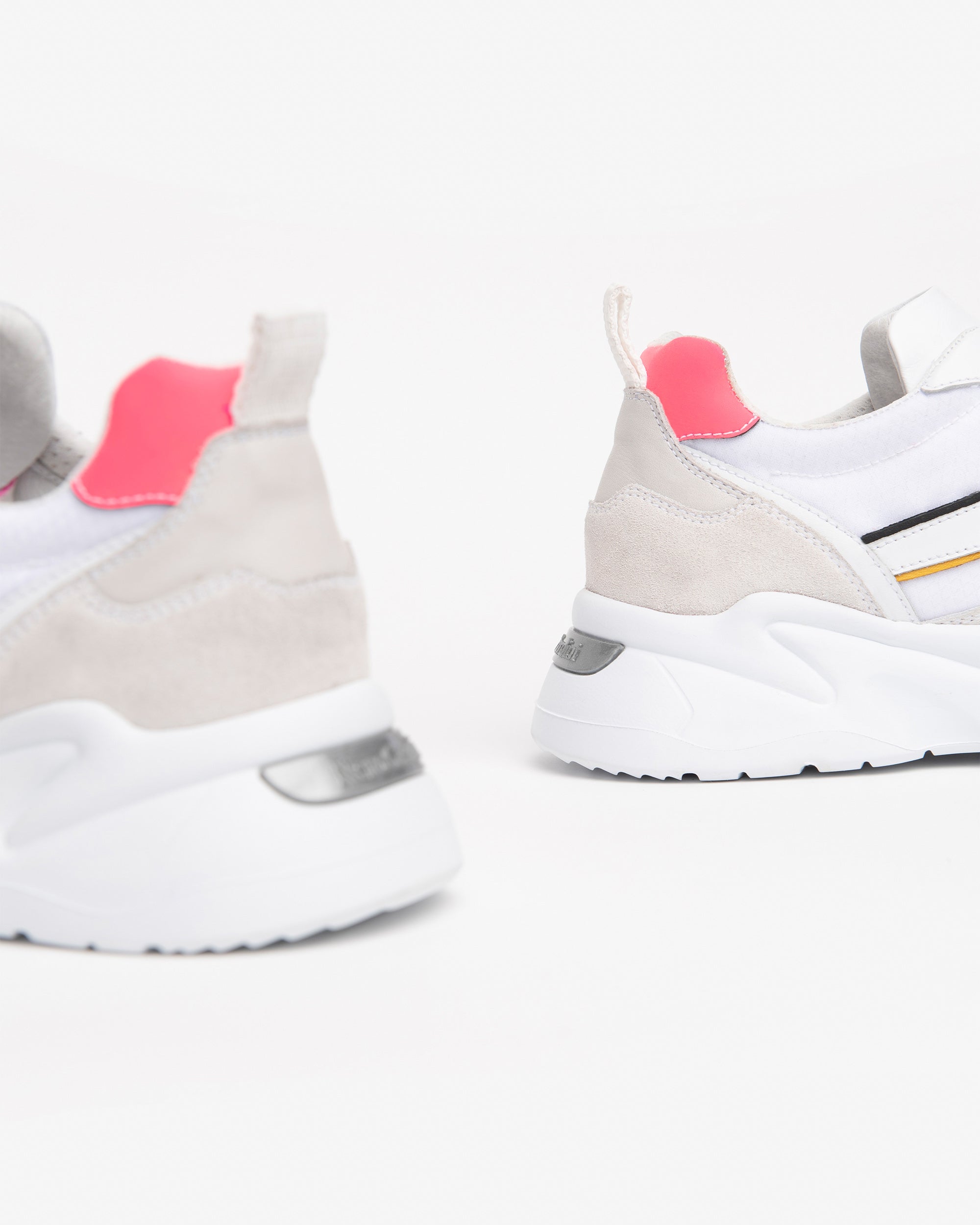  Damen-Sneaker aus Leder und Wildleder