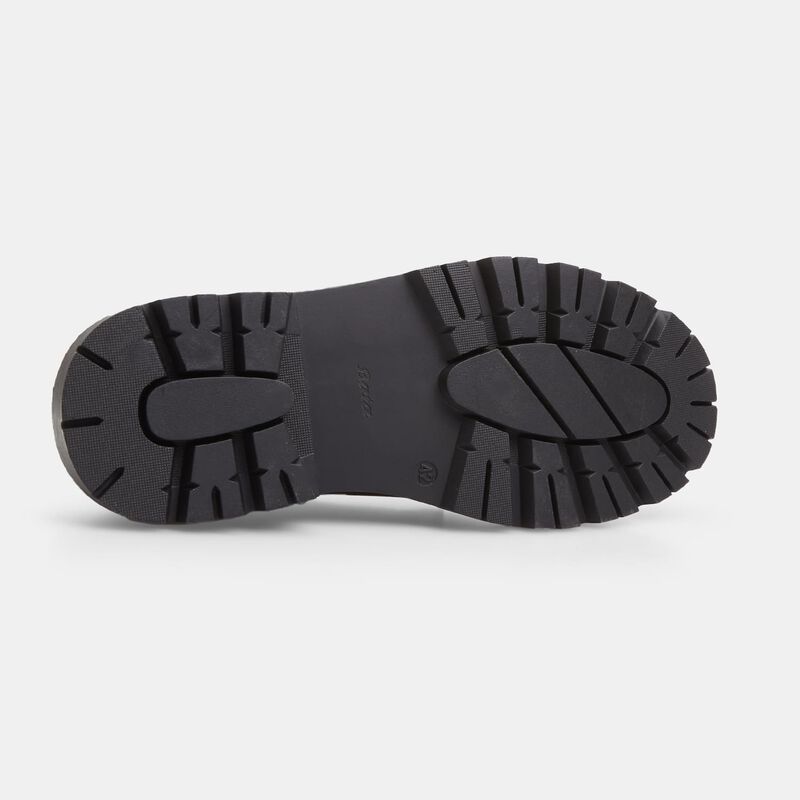 Buty sportowe Bata Red Label z podeszwą sznurowaną