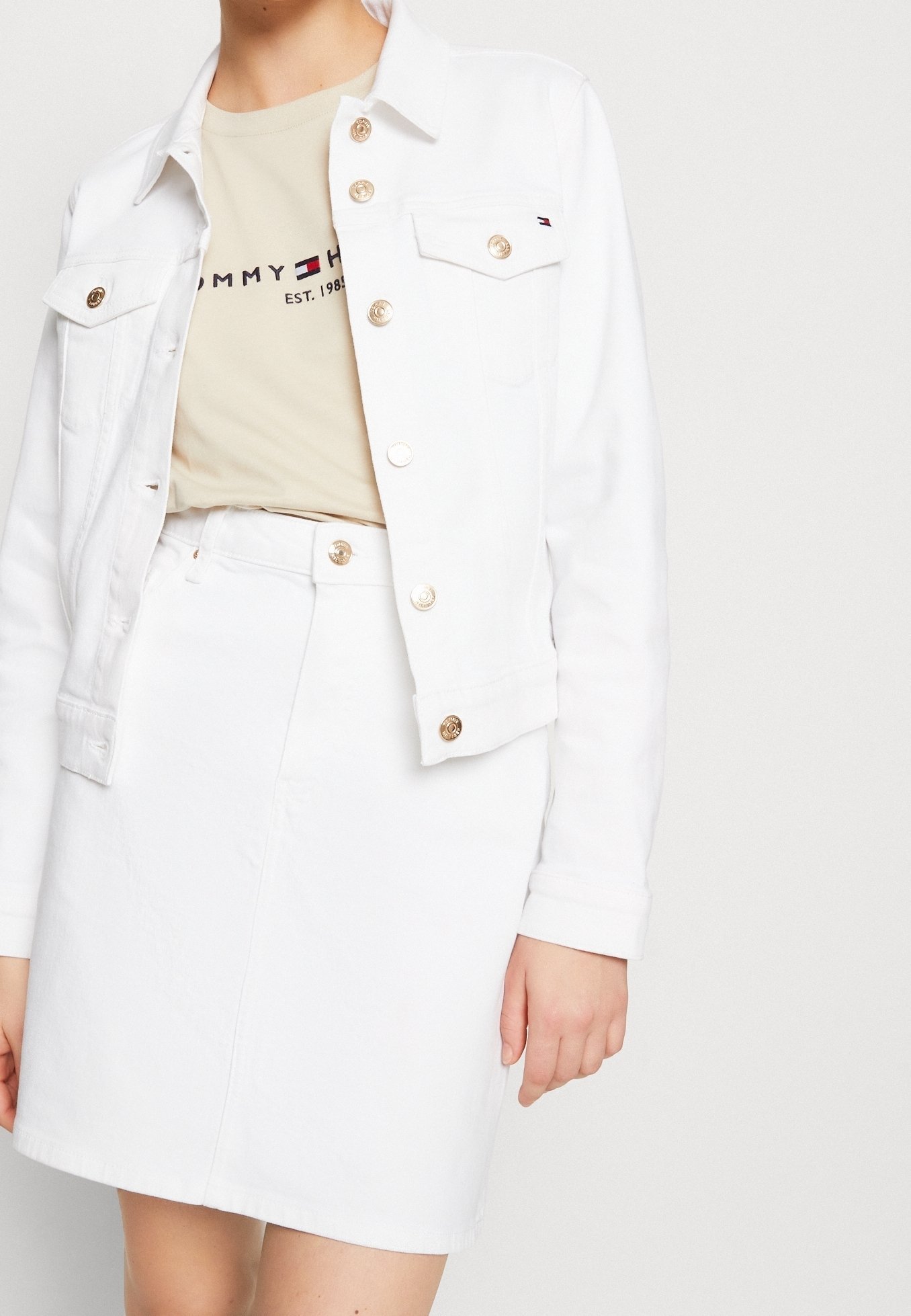 Geacă Tommy Hilfiger din denim - albă