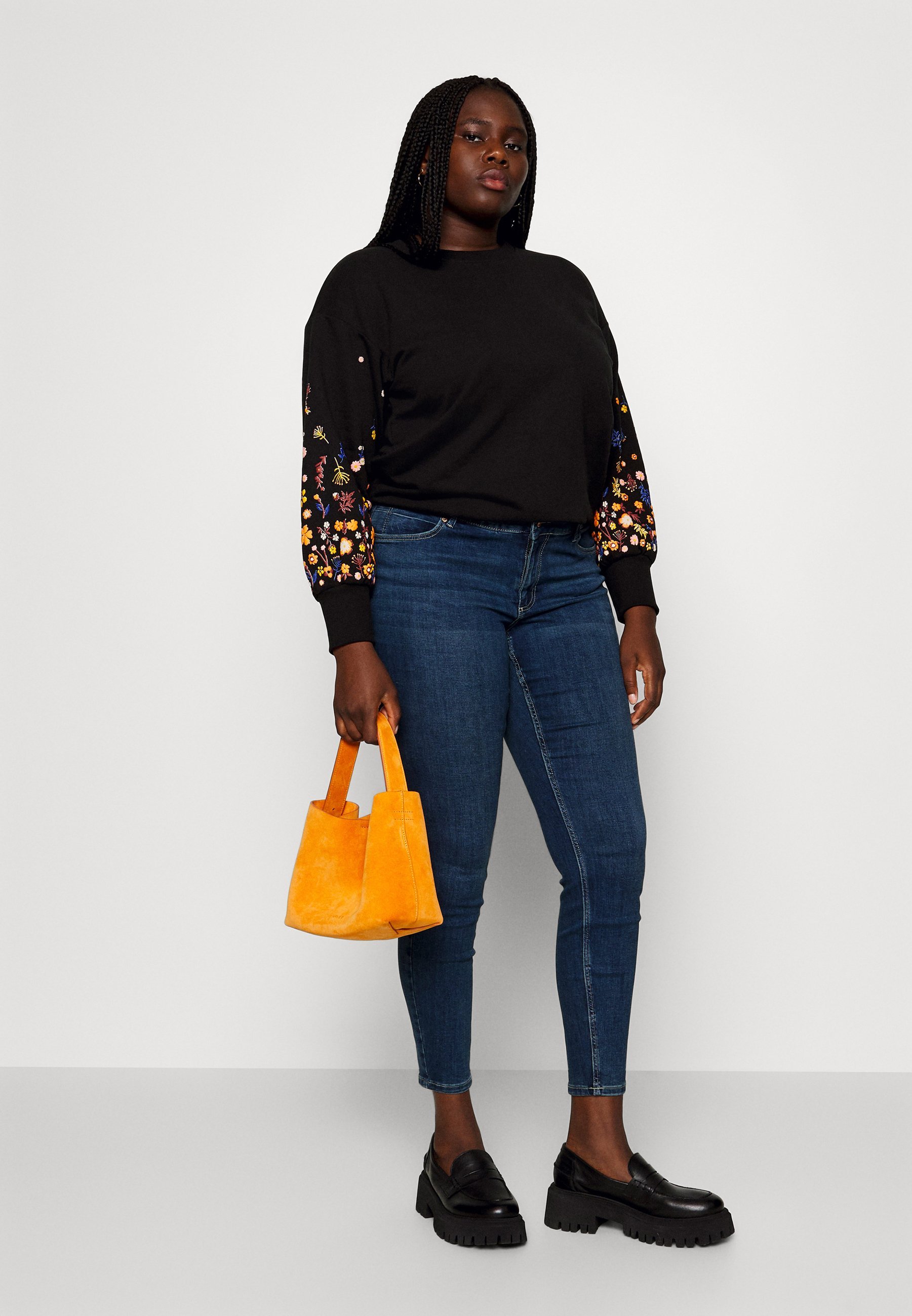 Vero Moda Curve VMSELA SHAPE - Jean slim - Denim bleu moyen