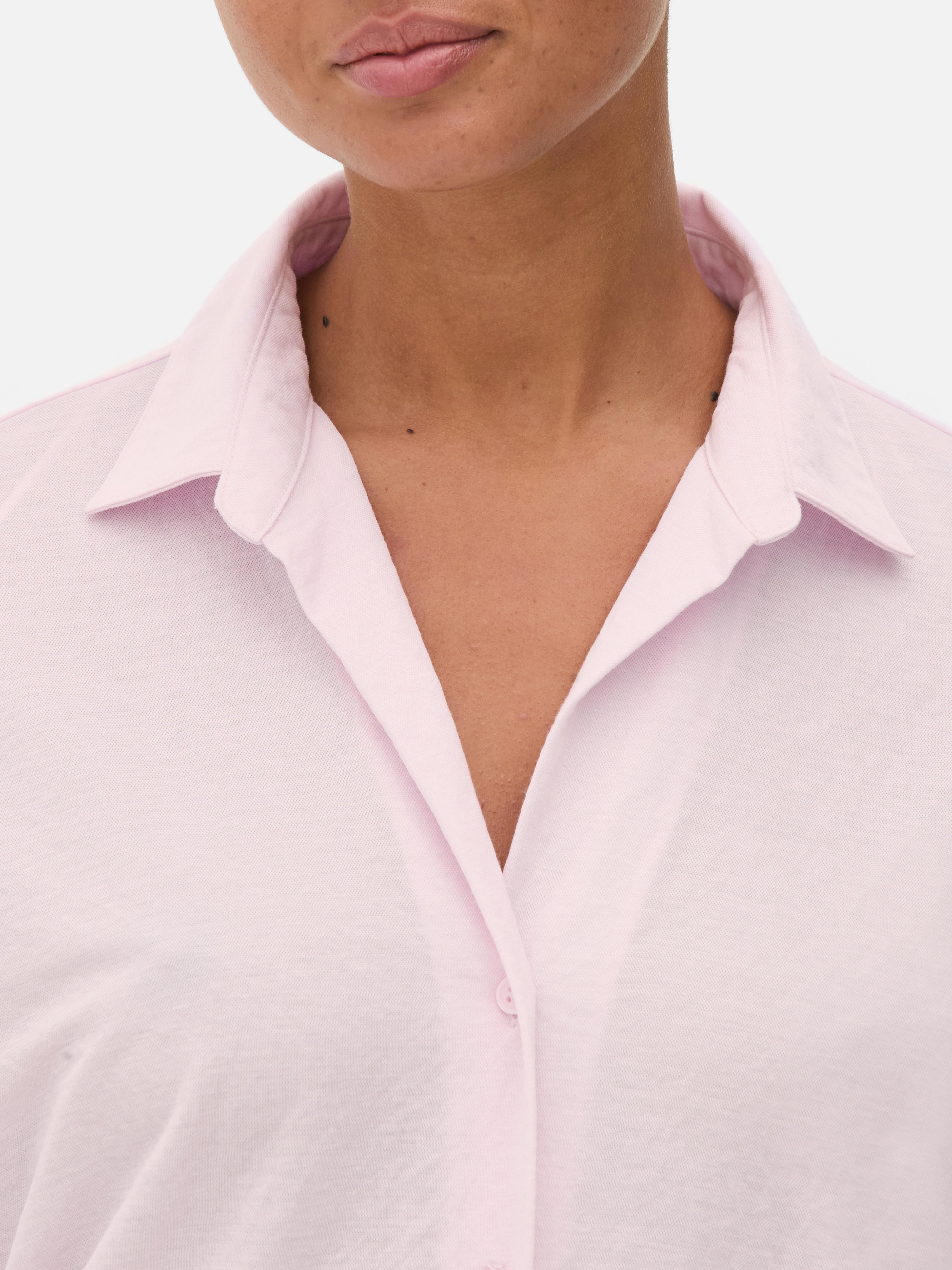 Cămașă cu guler deschis. Această cămașă ușor de purtat va deveni ținuta ta casual elegantă preferată.