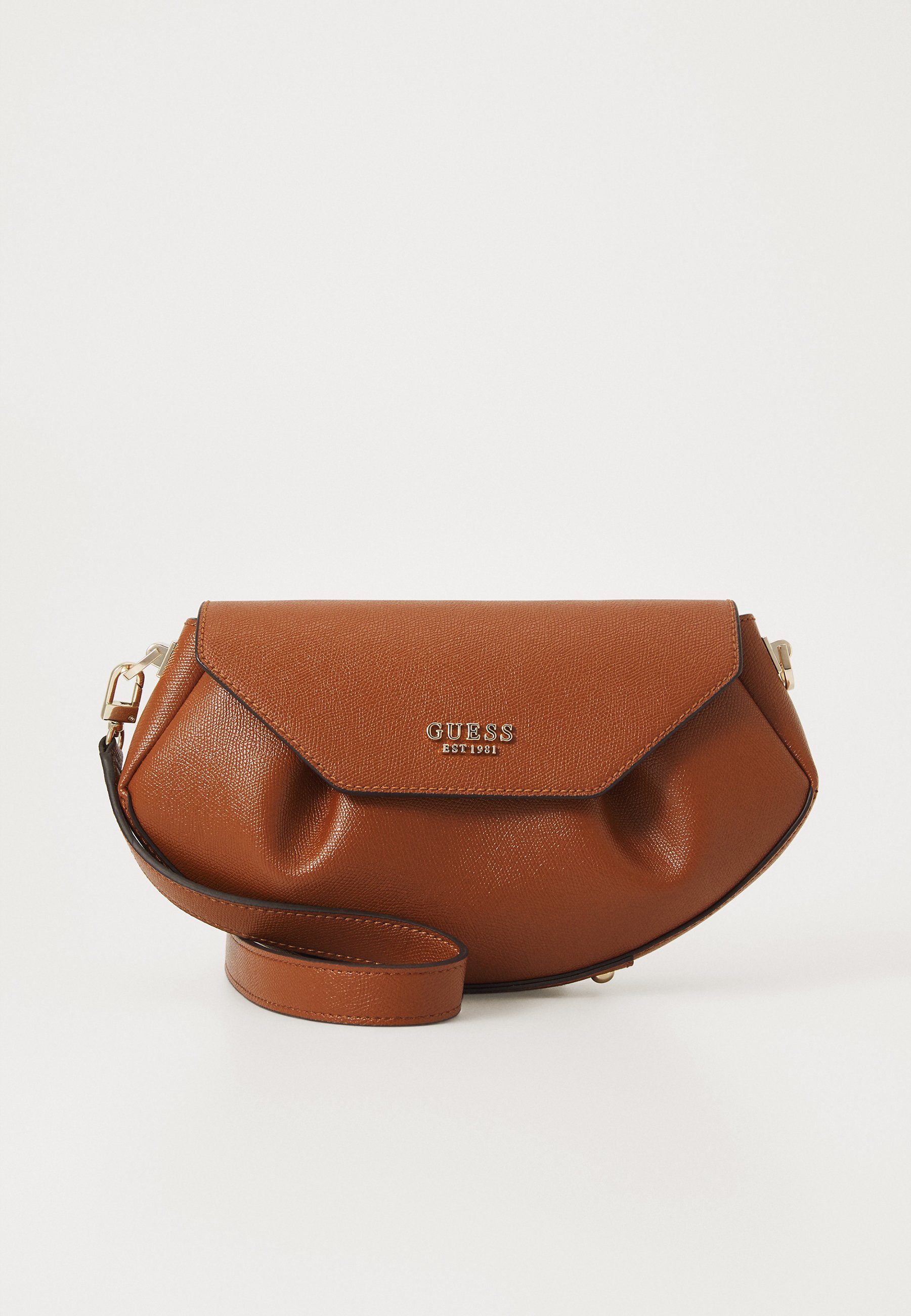 Guess AMORETTE FLAP - Crossbodytas - cognac