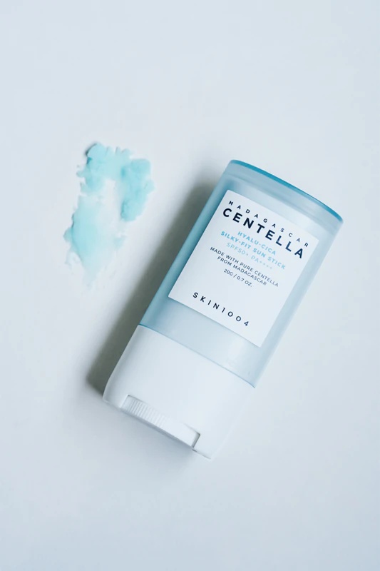 SKIN1004 Madagaskar Centella Hyalu-Cica Silky-Fit Sun Stick zaščitni in vlažilni stick SPF 50+