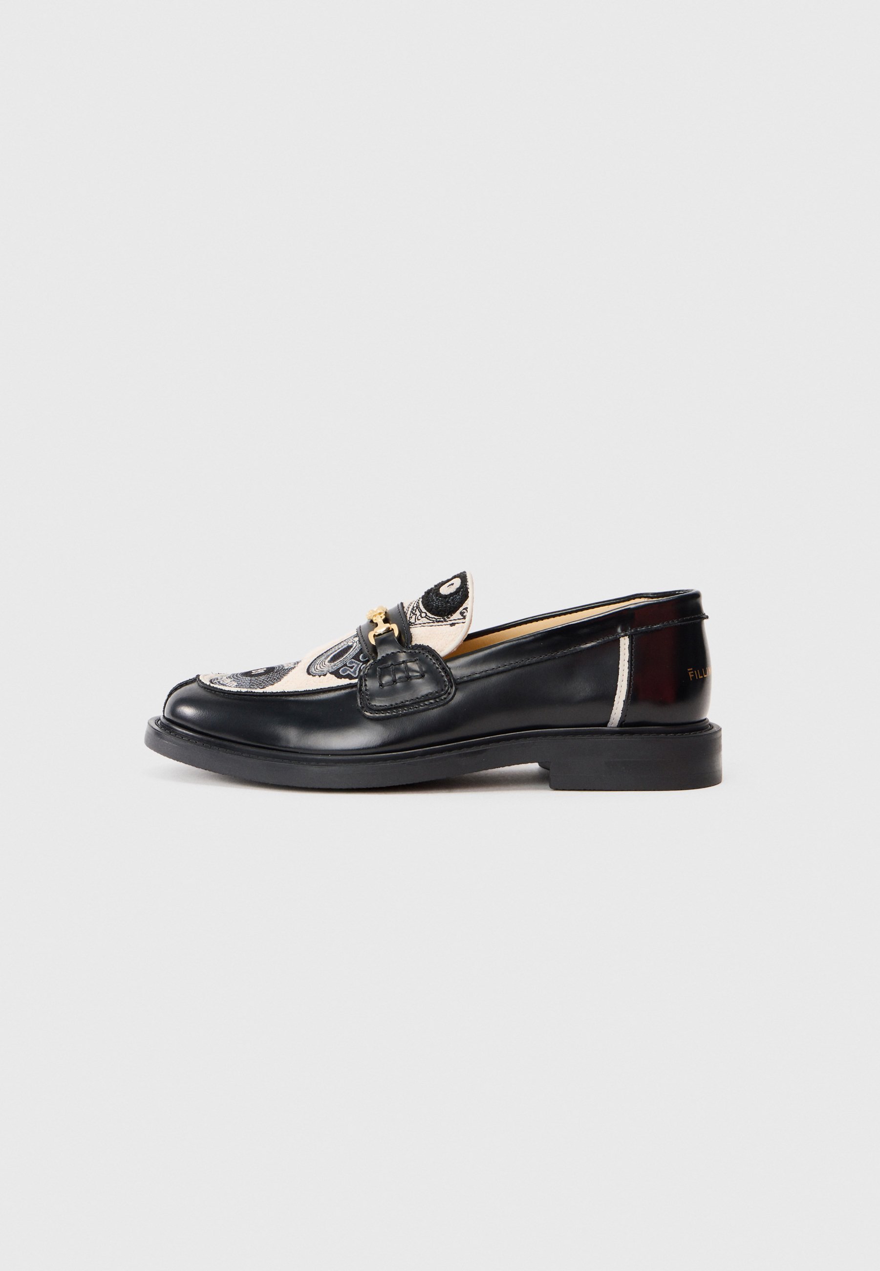 Instappers van Filling Pieces - zwart