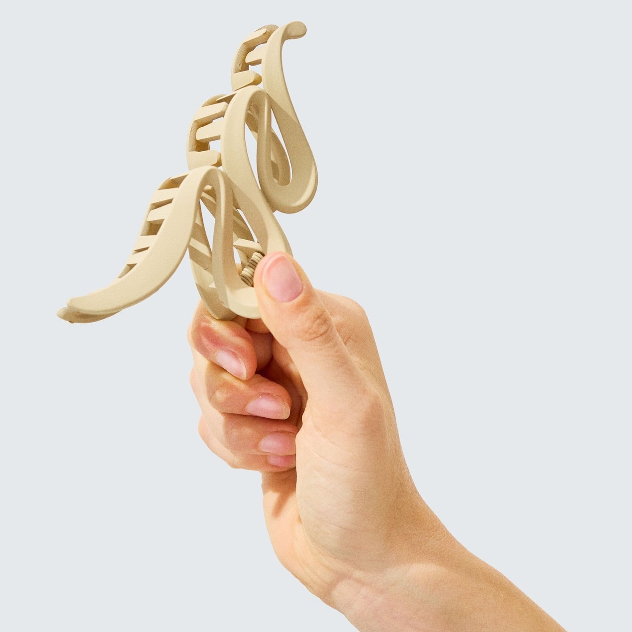 Presilha de cabelo Hairlust, presilha grande em formato de garra, ondulada, preta/bege – 1 unidade