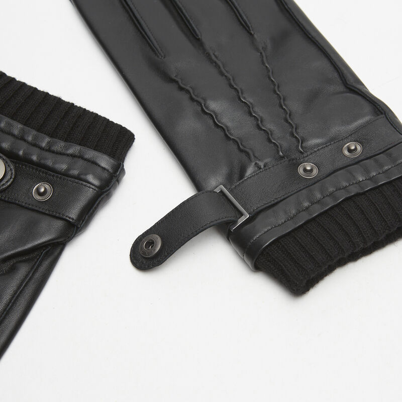 Guanto in pelle di nappa con cinturino e bottoncino