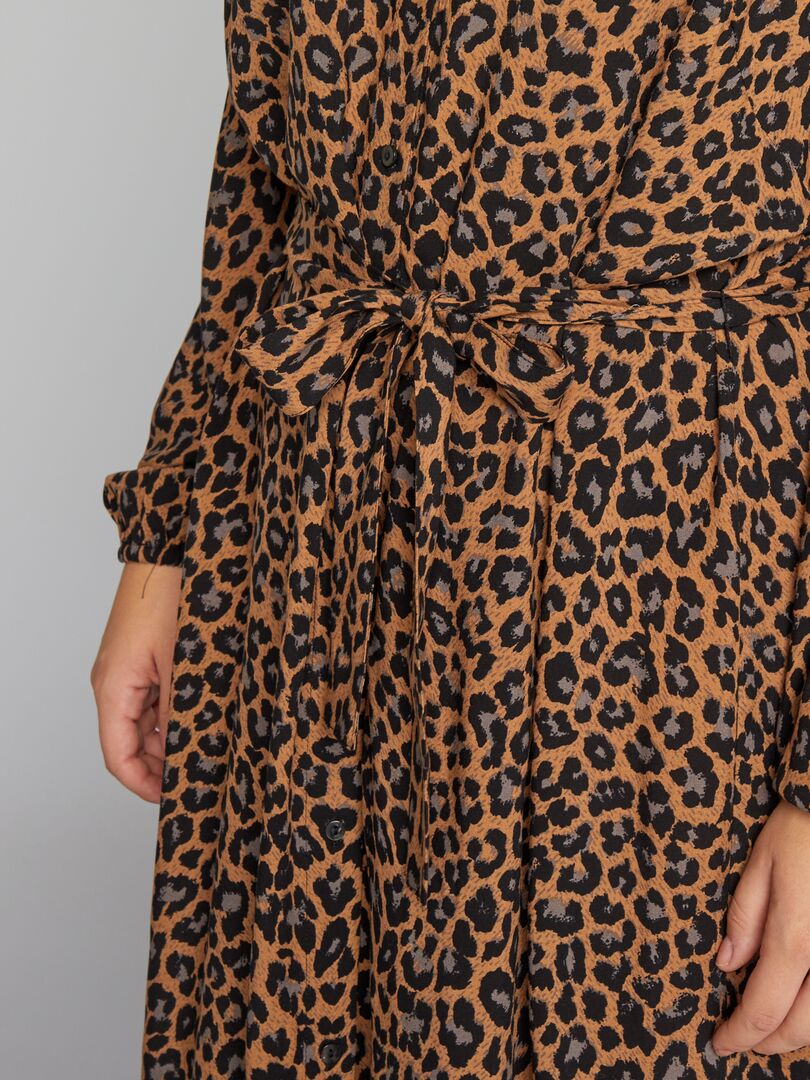 Vestido camisa com estampa de leopardo 'Only Carmakoma' - MARROM