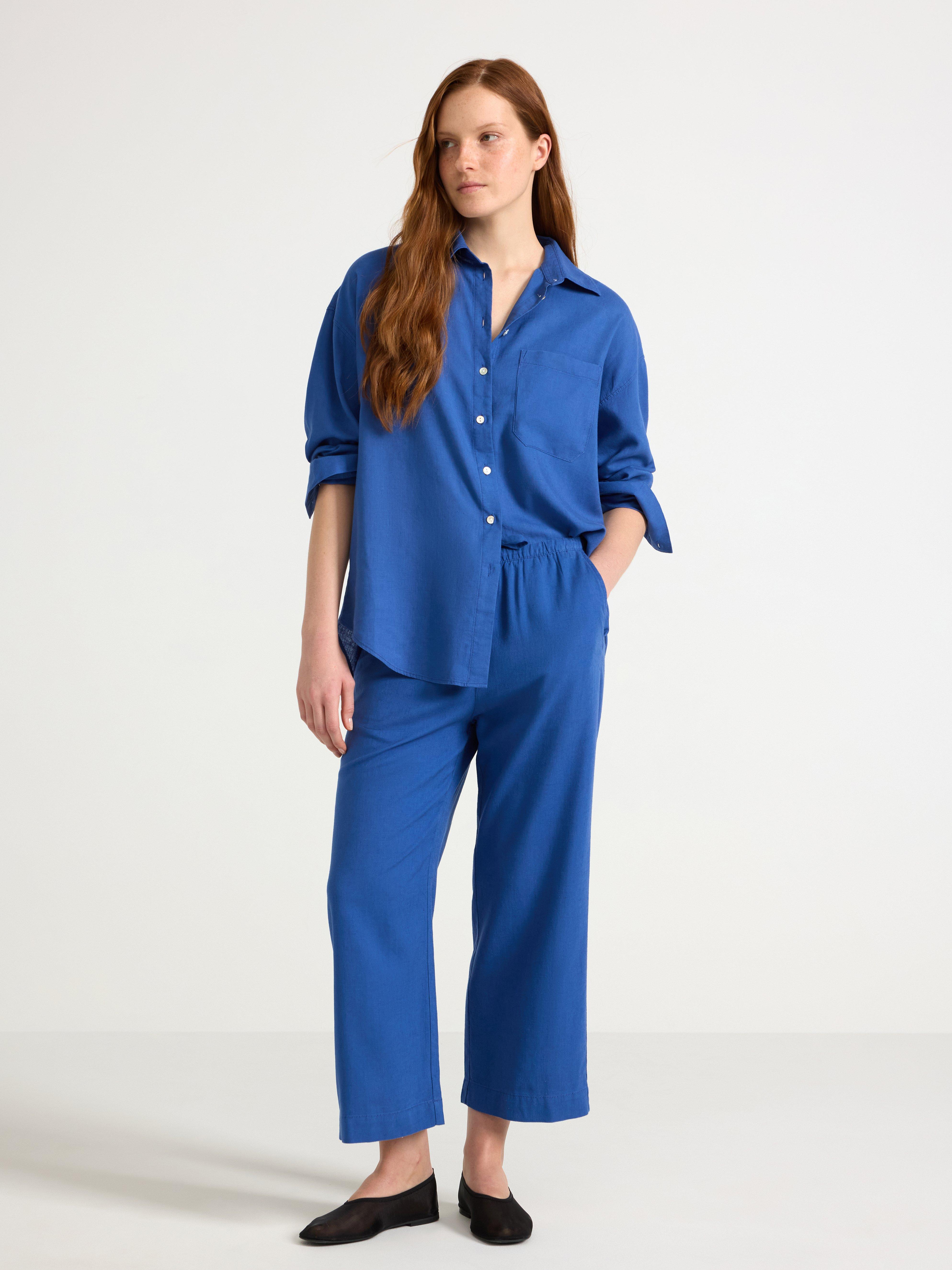 BELLA raka croppade byxor i linneblandning Blue