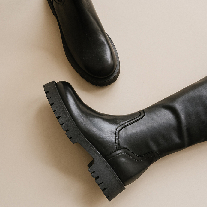 Bottes à semelles crantées  en cuir noir