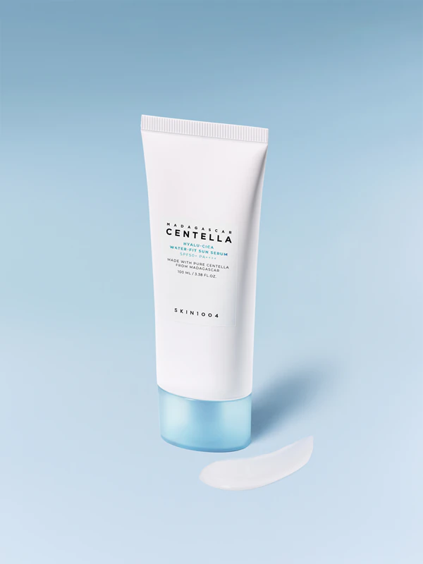 SKIN1004 Madagascar Centella Hyalu-Cica Water-Fit Sun Serum, sérum protetor solar com efeito hidratante.